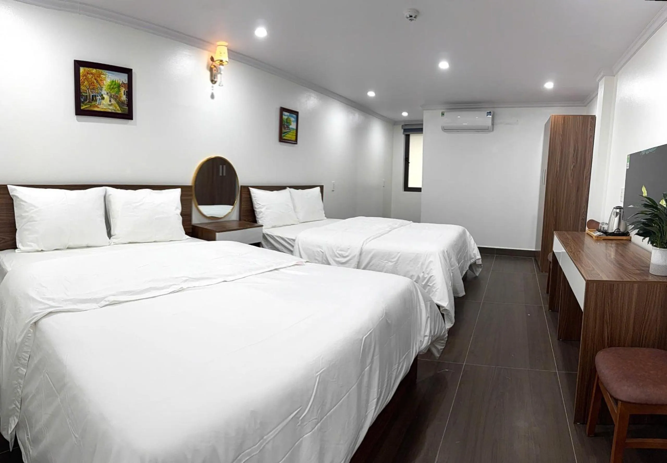 Photo of the whole room, Bed in Family Transit 2 Hotel