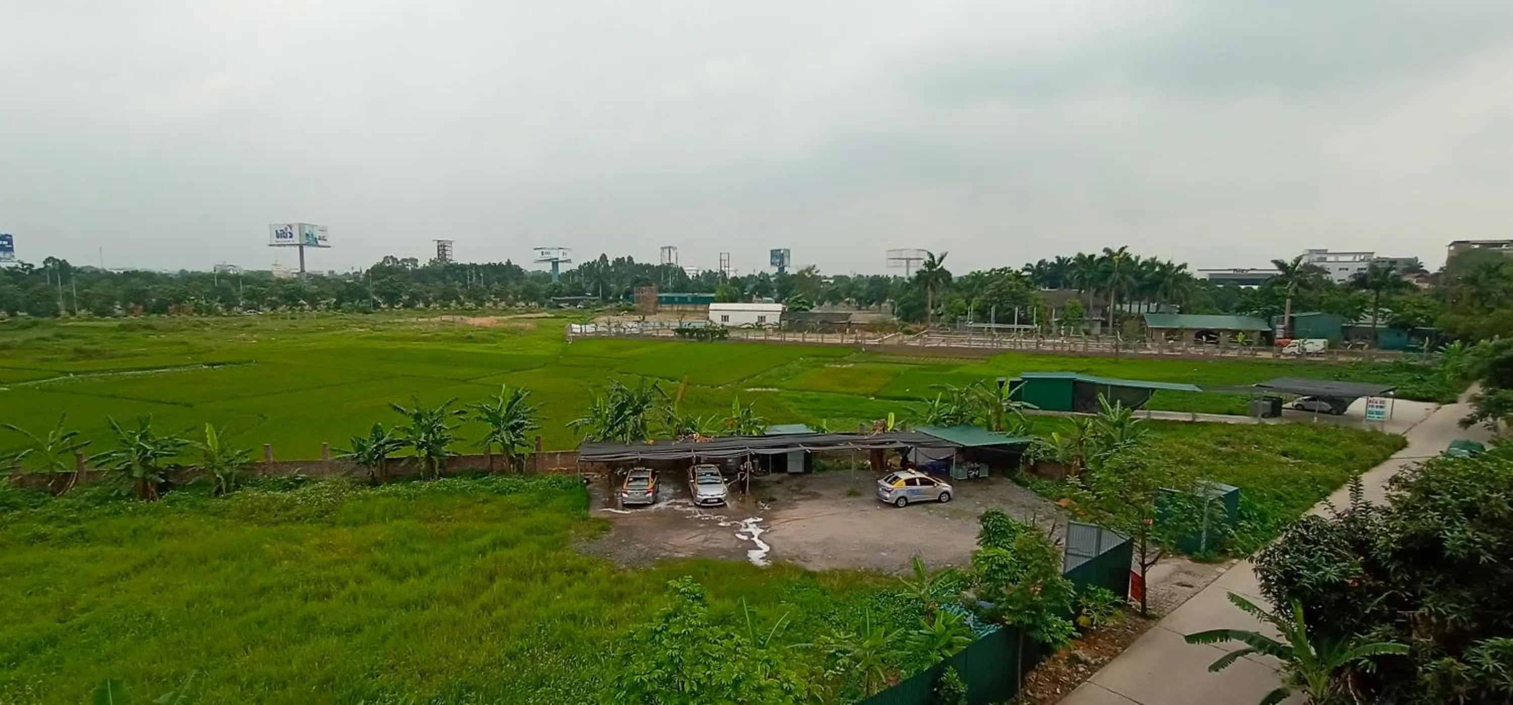 Property building in Family Transit 2 Hotel