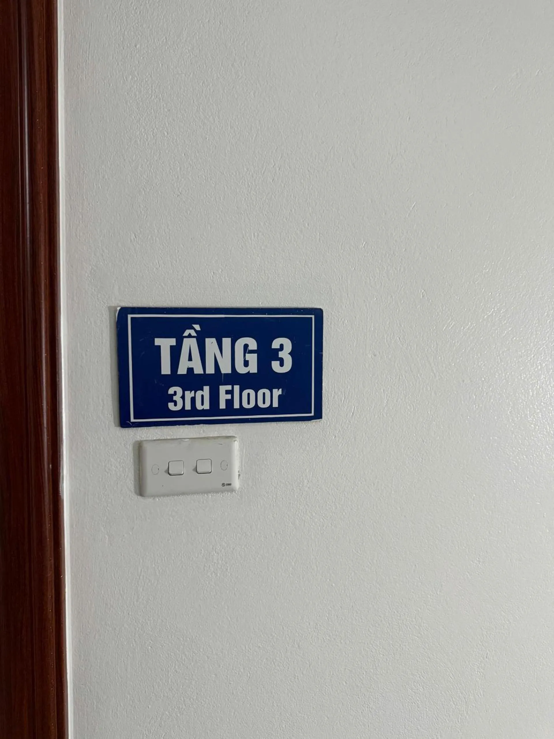 Text overlay in Family Transit 2 Hotel