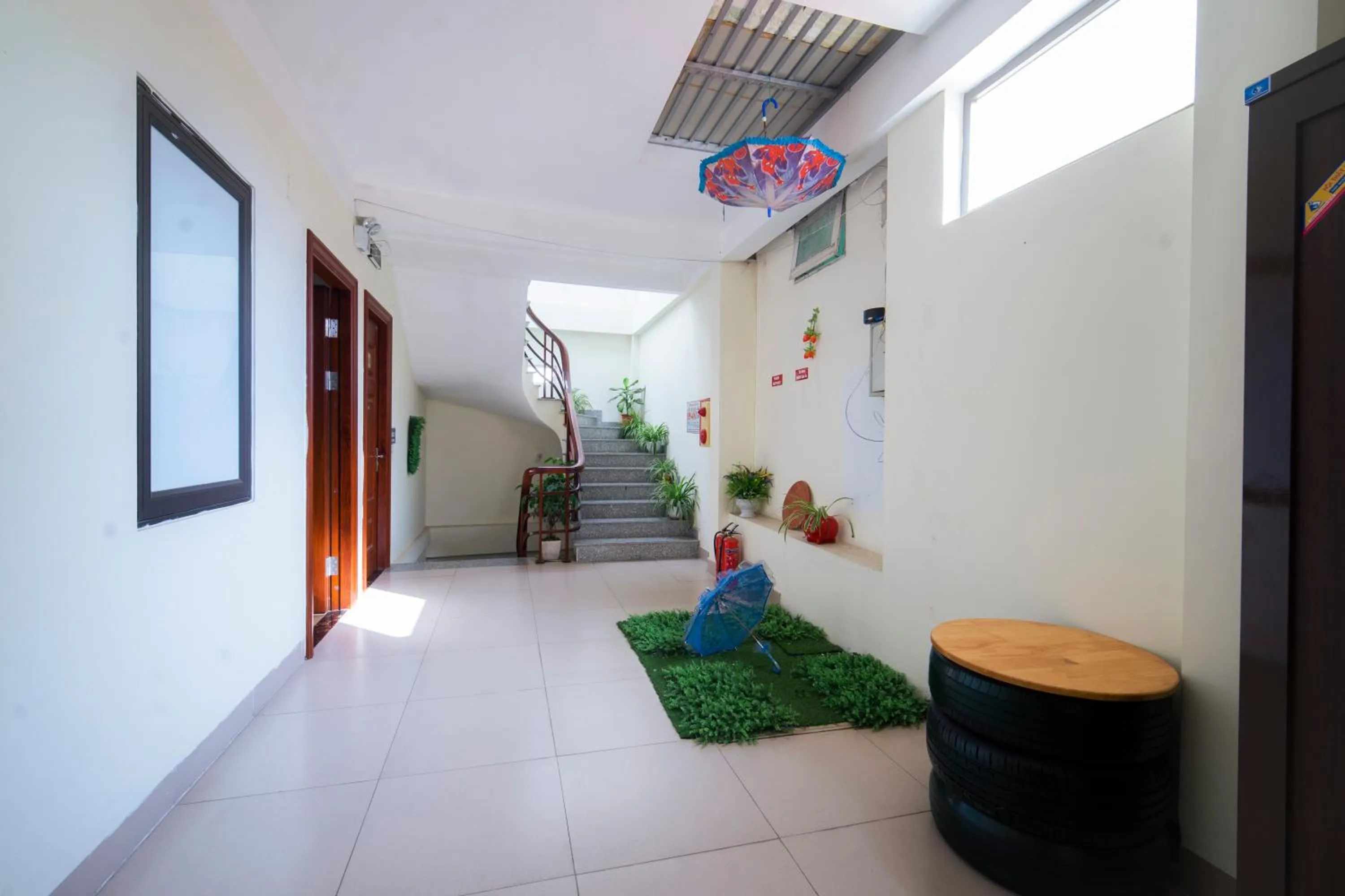 Other in Family Transit 2 Hotel