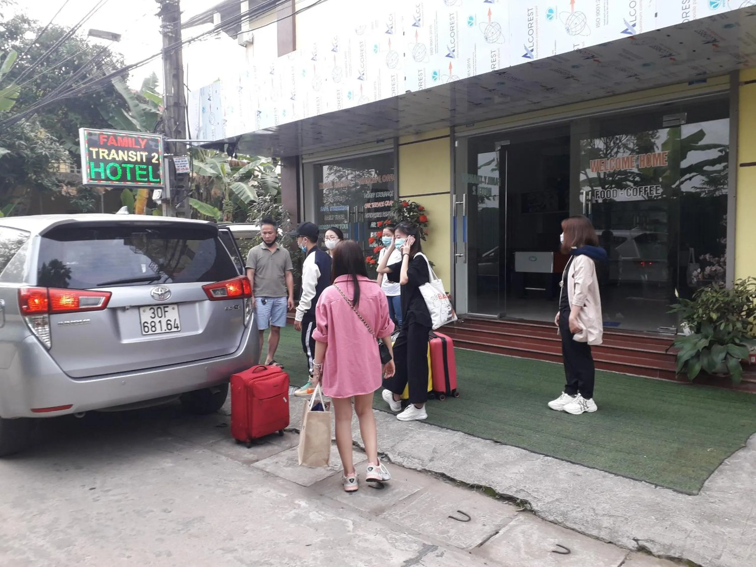 shuttle in Family Transit 2 Hotel