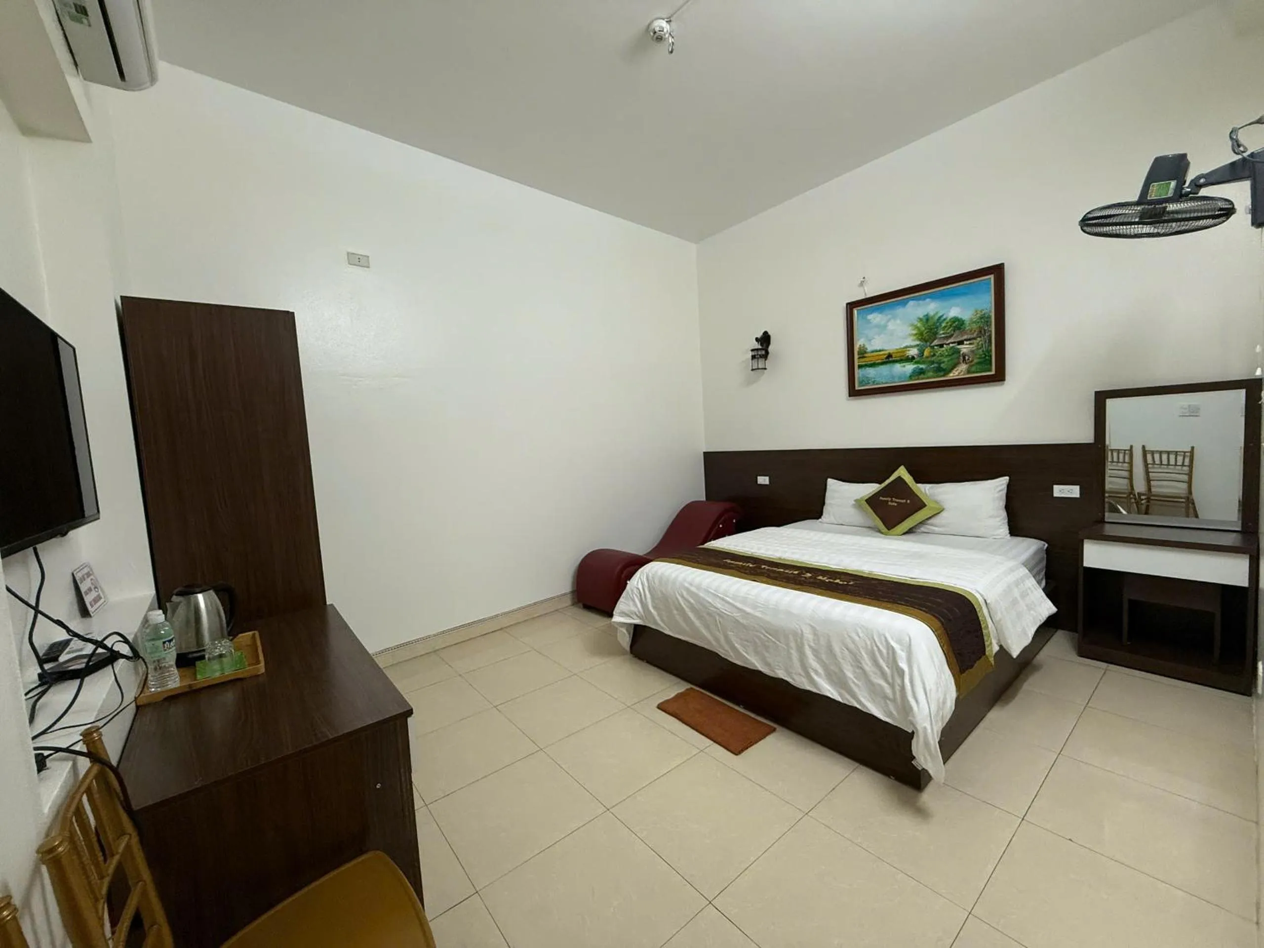 Bedroom, Bed in Family Transit 2 Hotel