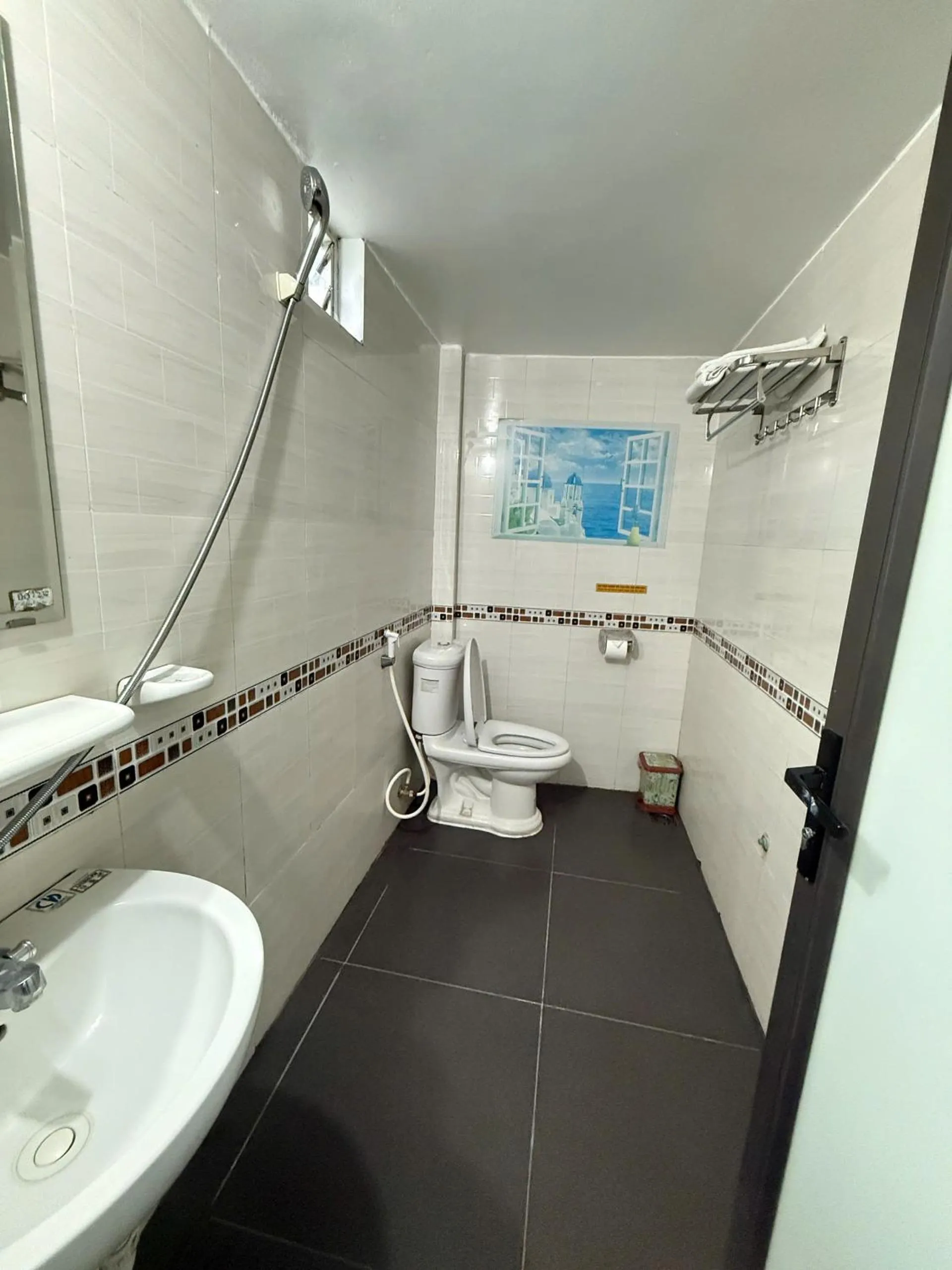 Toilet in Family Transit 2 Hotel