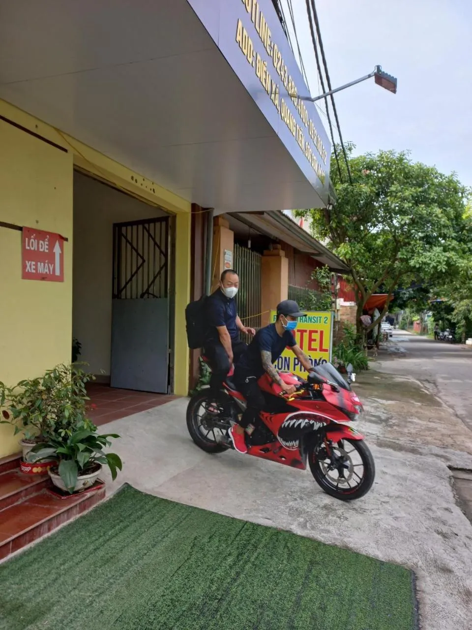 Facade/entrance in Family Transit 2 Hotel