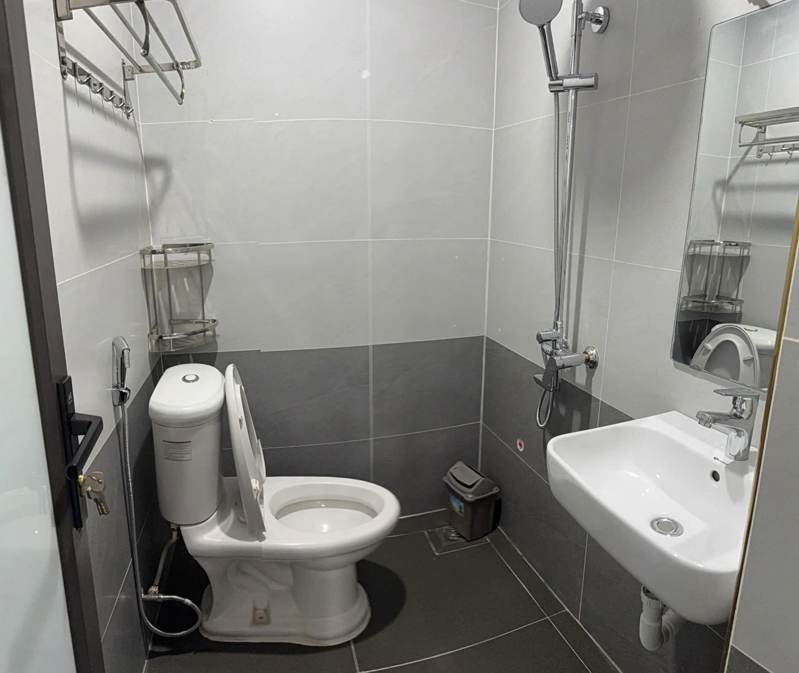 Toilet in Family Transit 2 Hotel