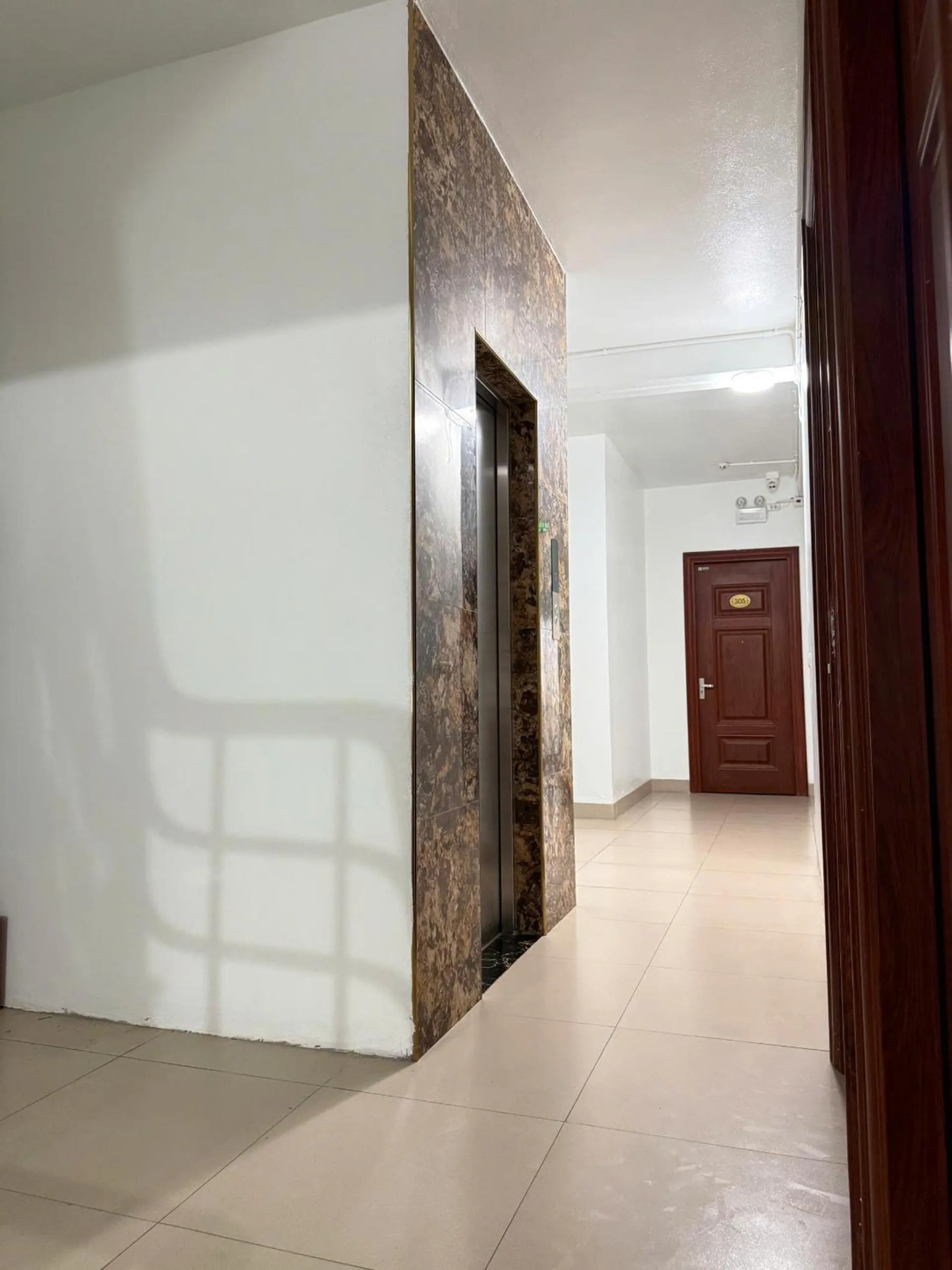 elevator in Family Transit 2 Hotel