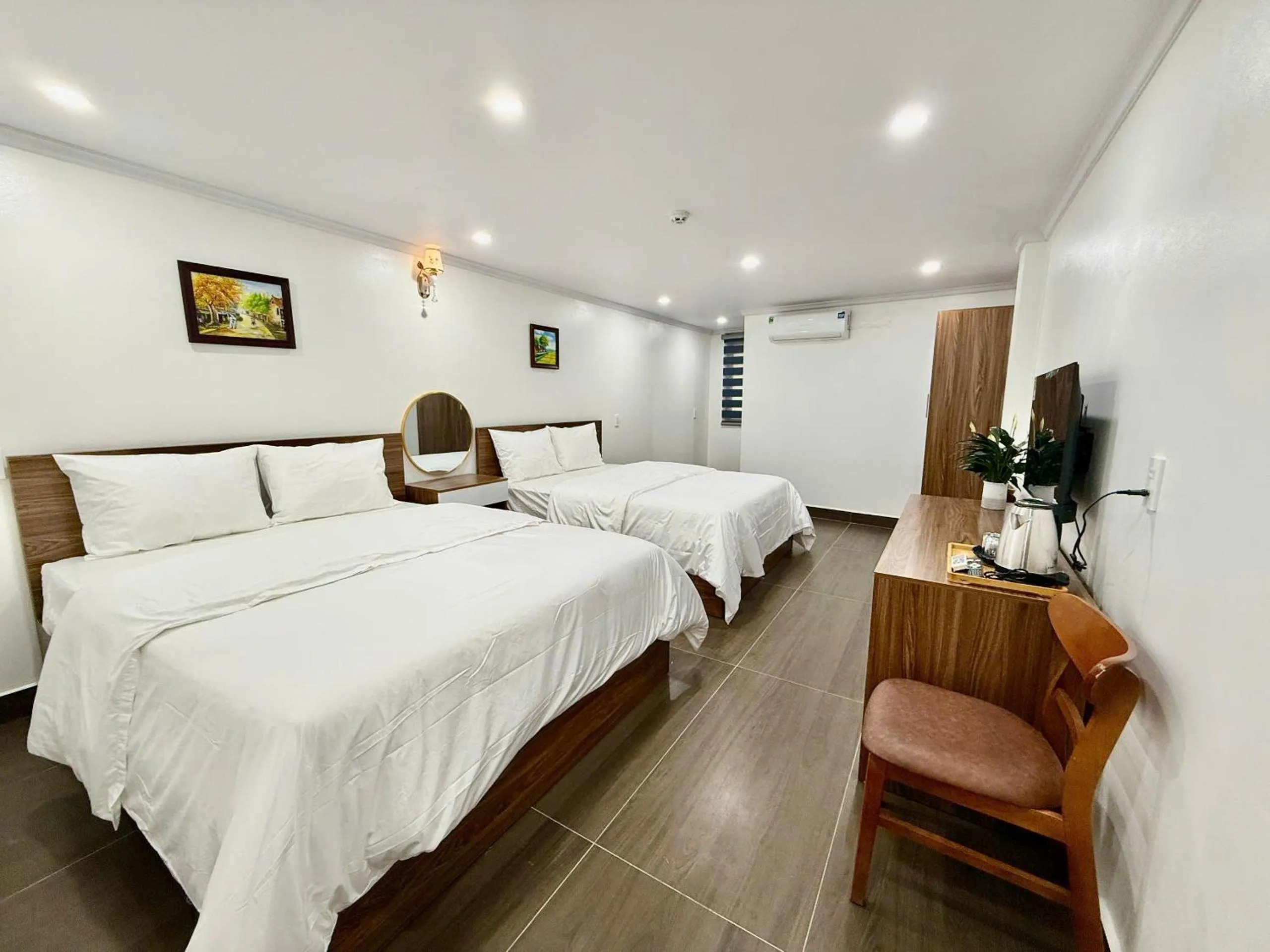 Photo of the whole room, Bed in Family Transit 2 Hotel