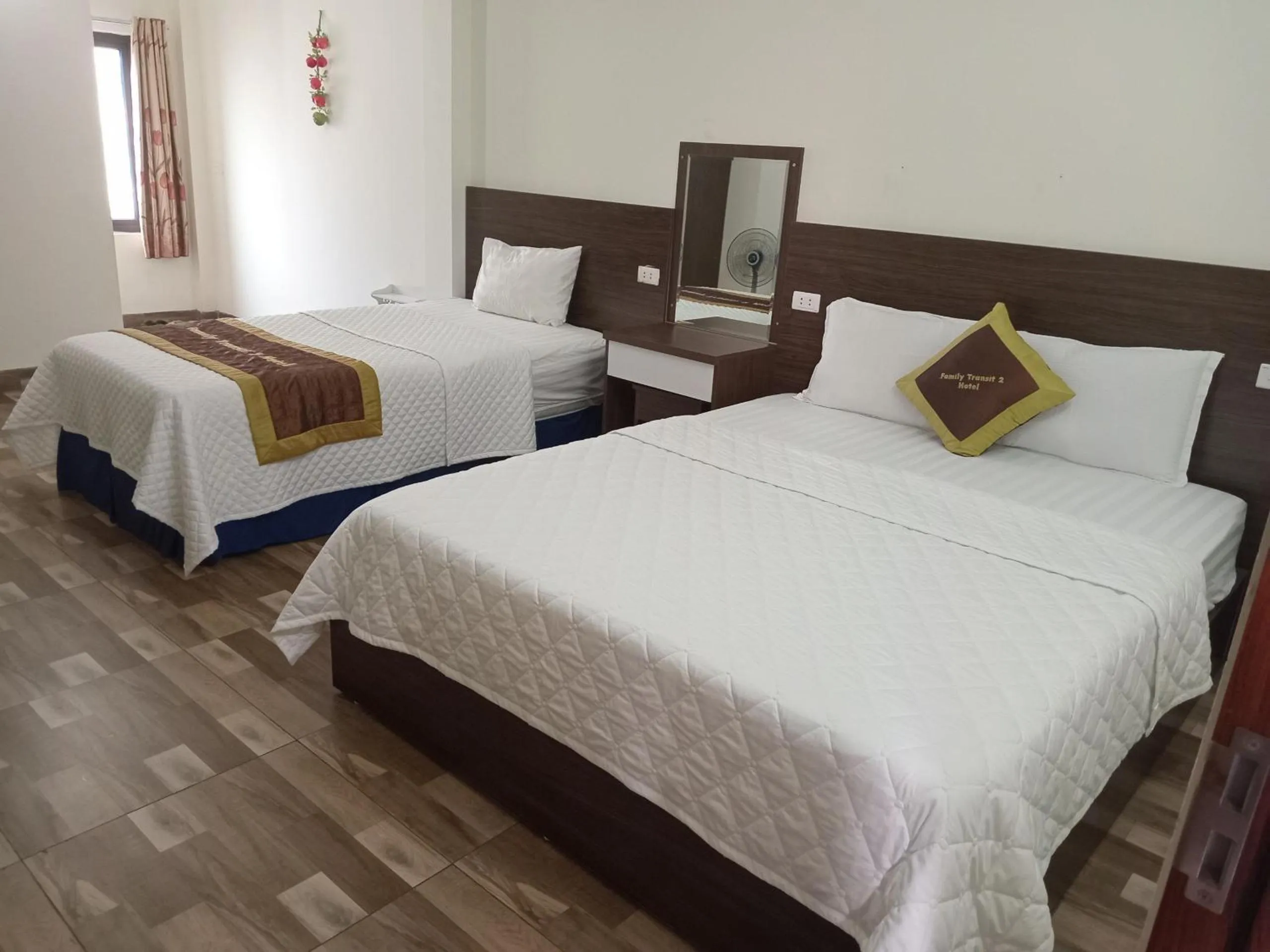 Bedroom, Bed in Family Transit 2 Hotel