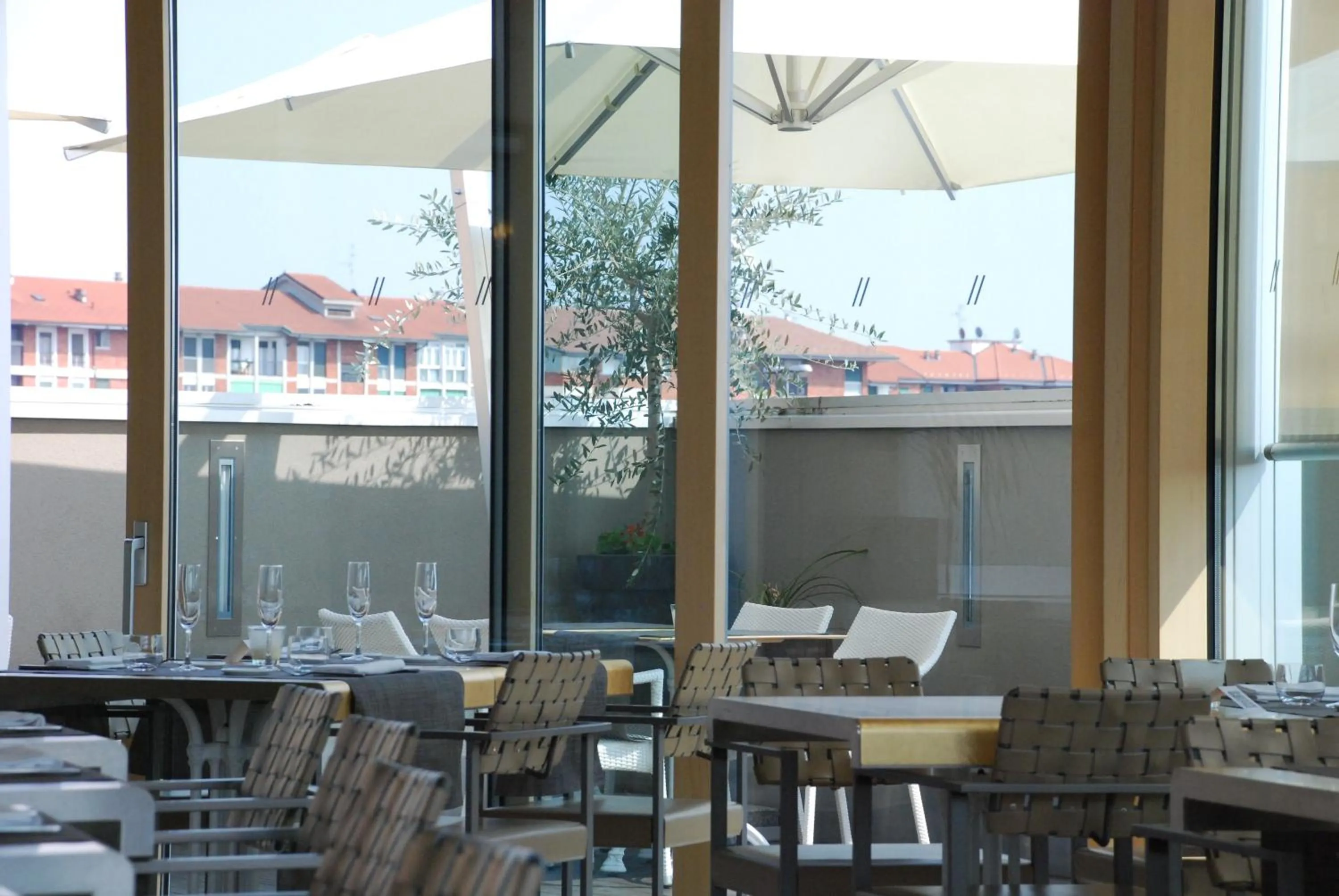 Restaurant/places to eat in Nu Hotel