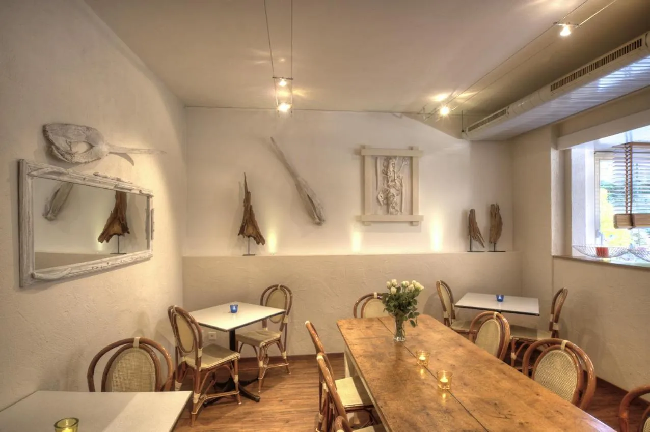 Restaurant/places to eat in Hôtel de l'Etoile