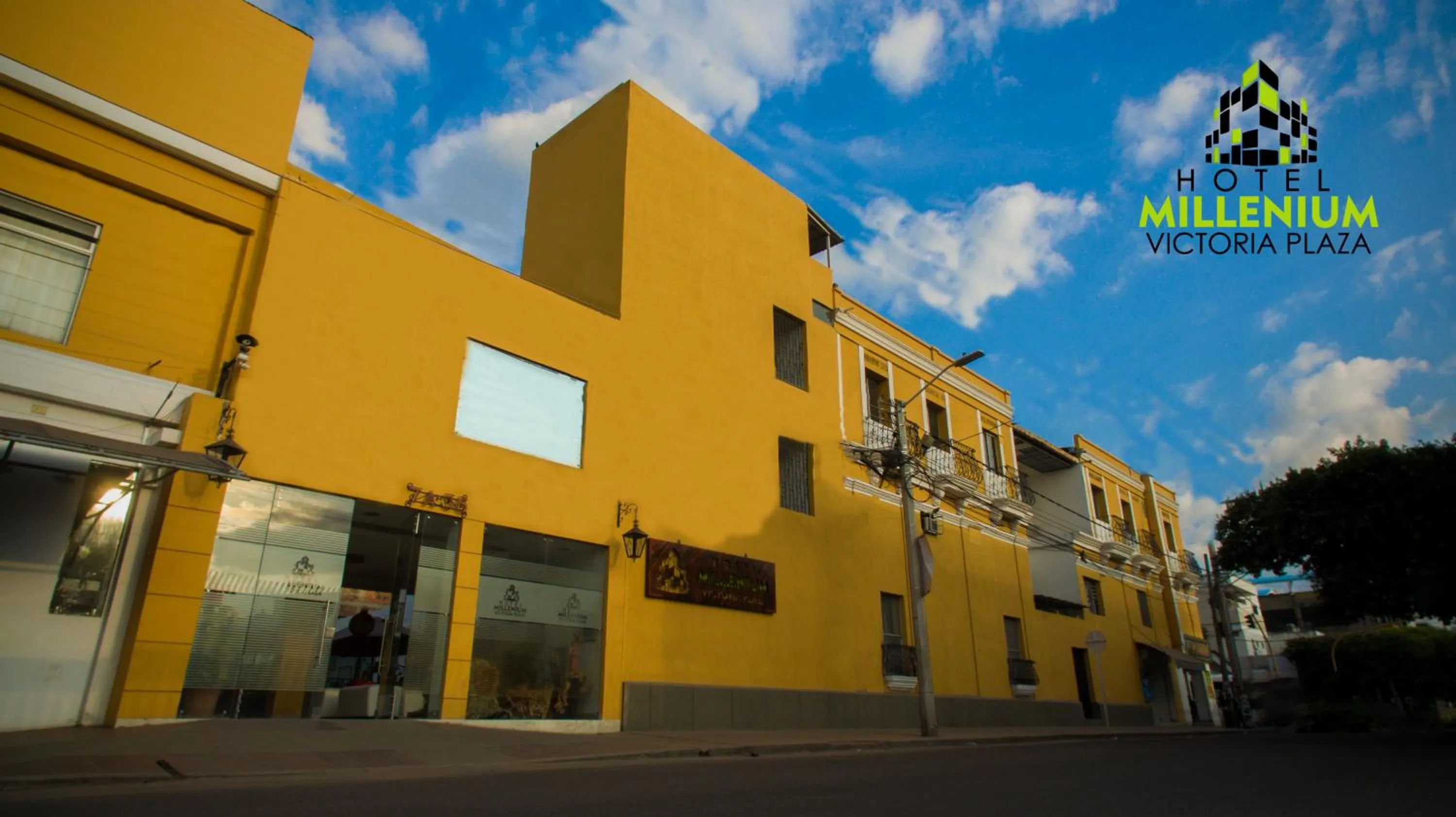 Property building in Hotel Millenium Victoria Plaza