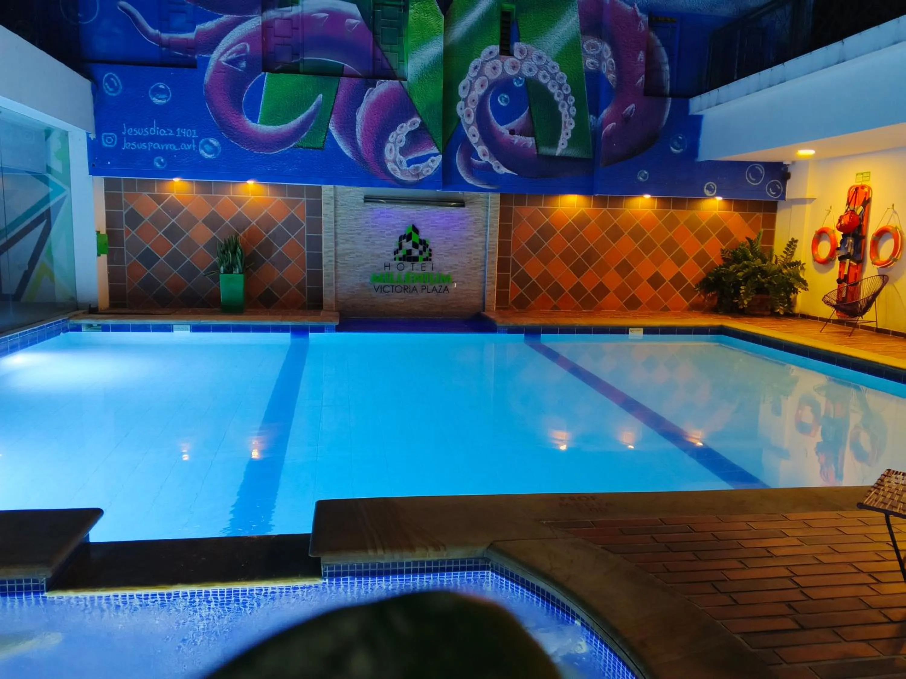 Swimming pool in Hotel Millenium Victoria Plaza