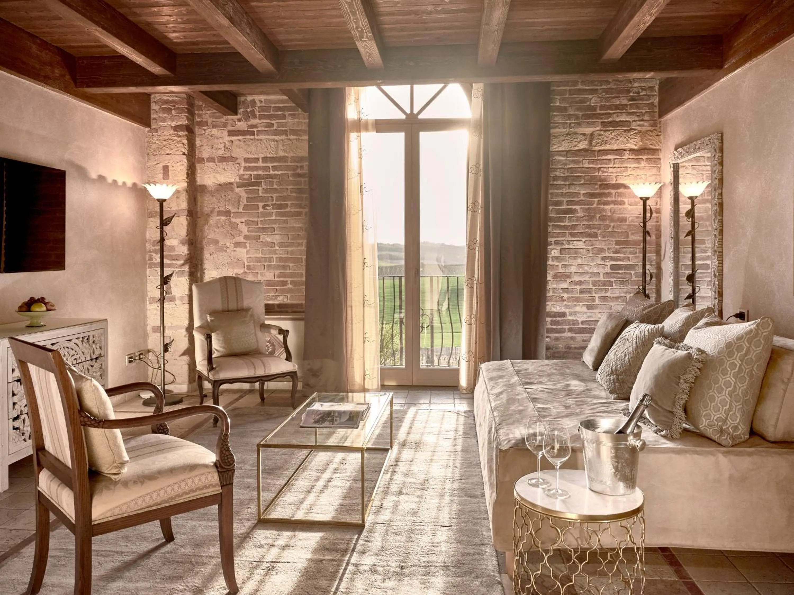 TV and multimedia in Tenuta Montemagno Relais & Wines