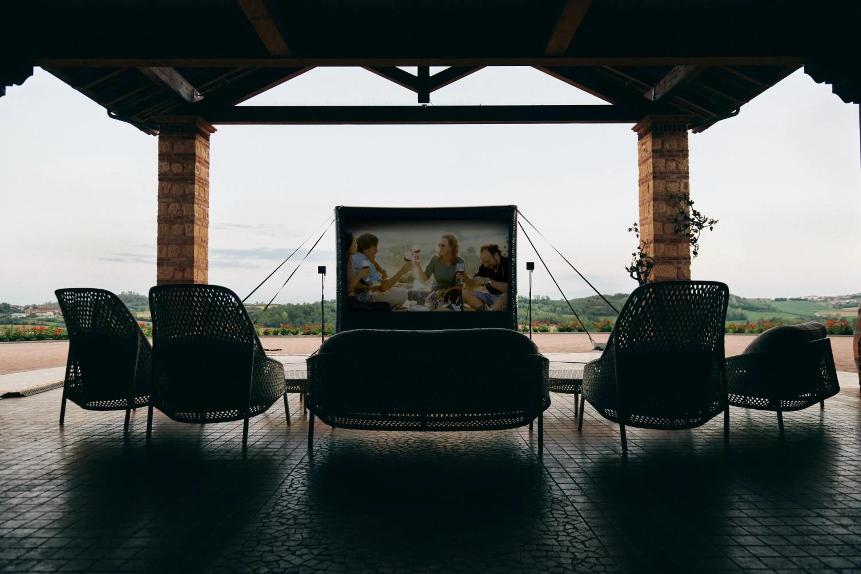 Evening entertainment in Tenuta Montemagno Relais & Wines