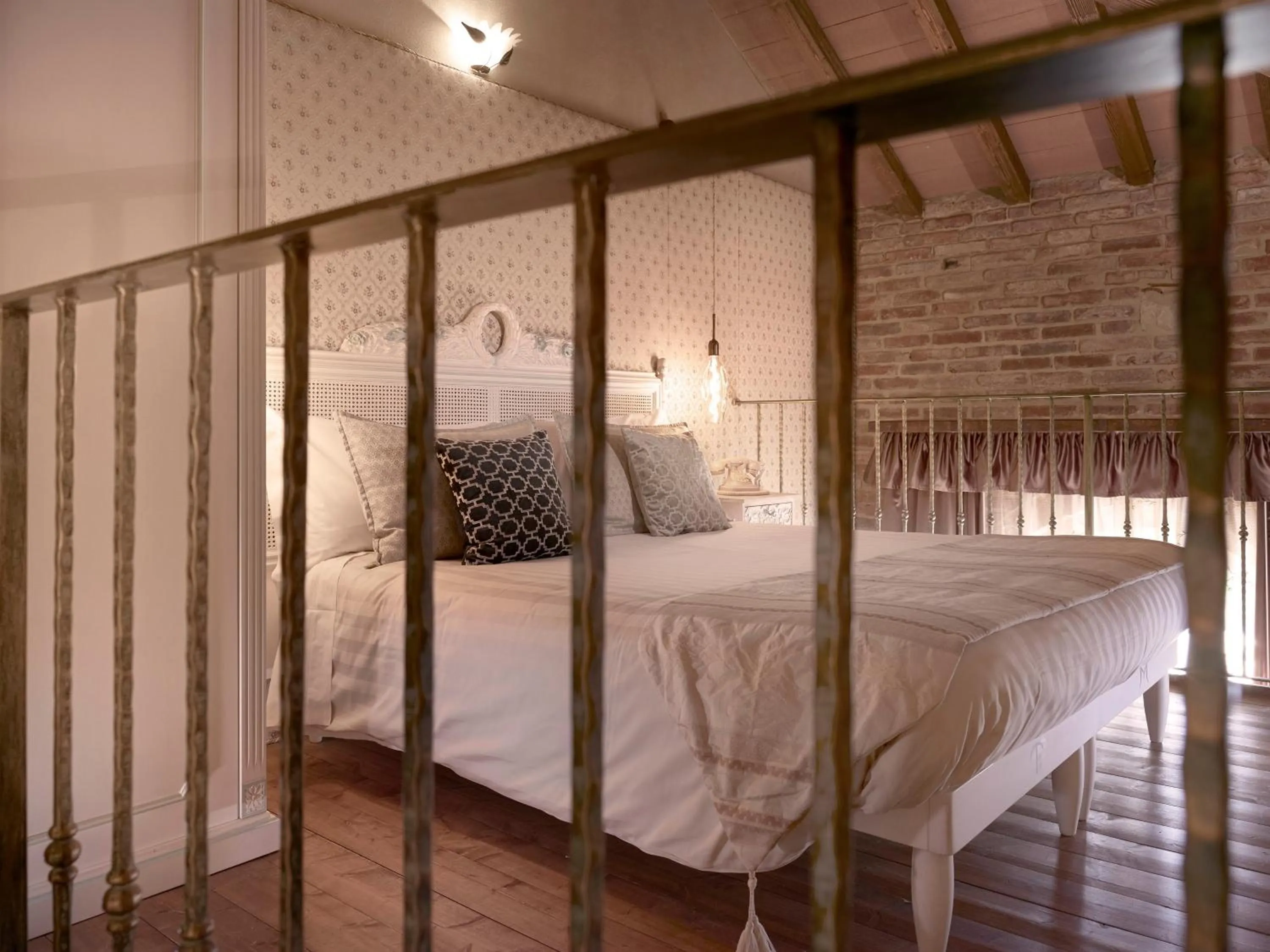 Bedroom, Bed in Tenuta Montemagno Relais & Wines