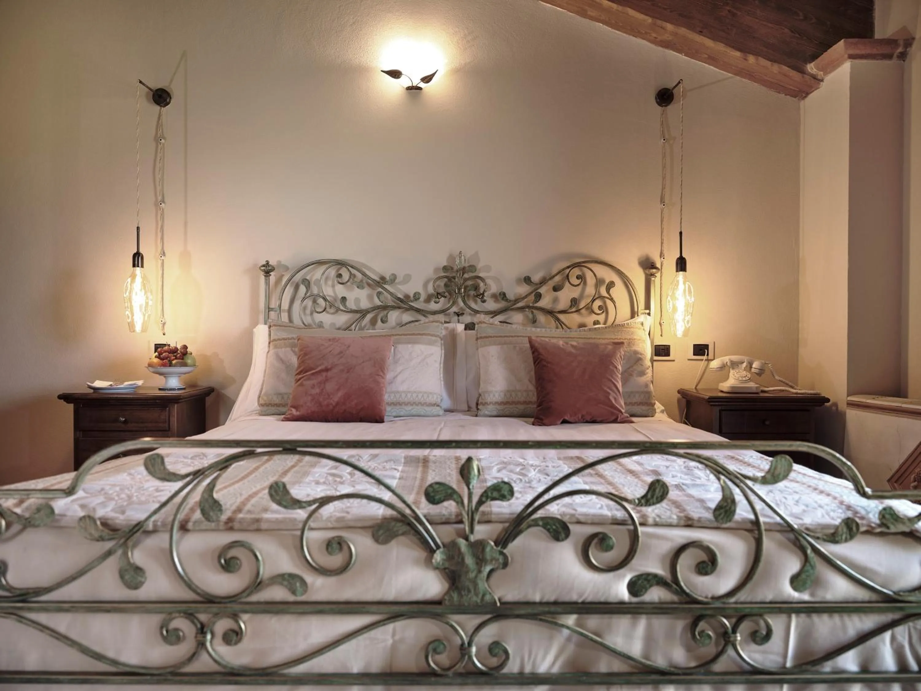 Bedroom, Bed in Tenuta Montemagno Relais & Wines