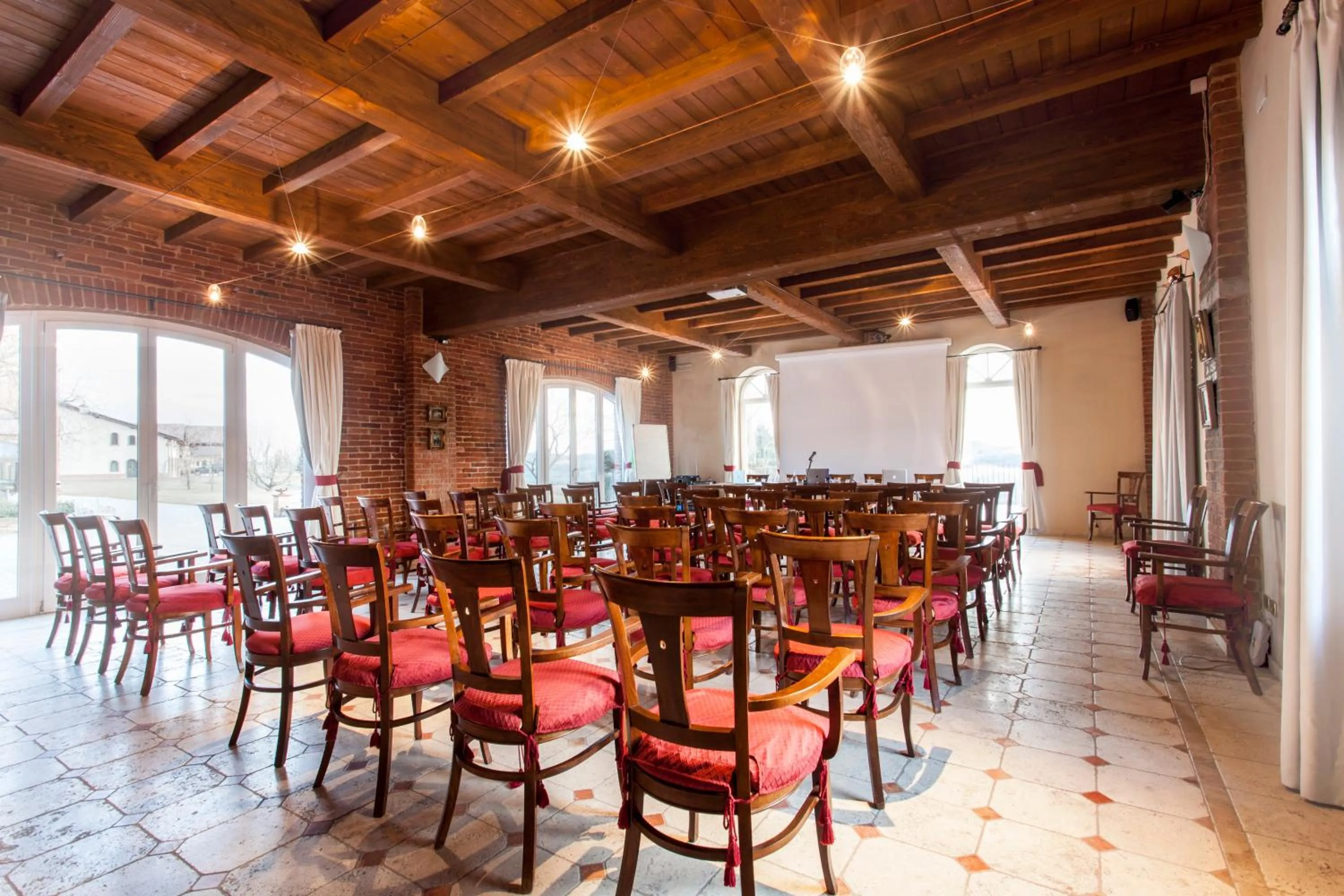 Meeting/conference room in Tenuta Montemagno Relais & Wines