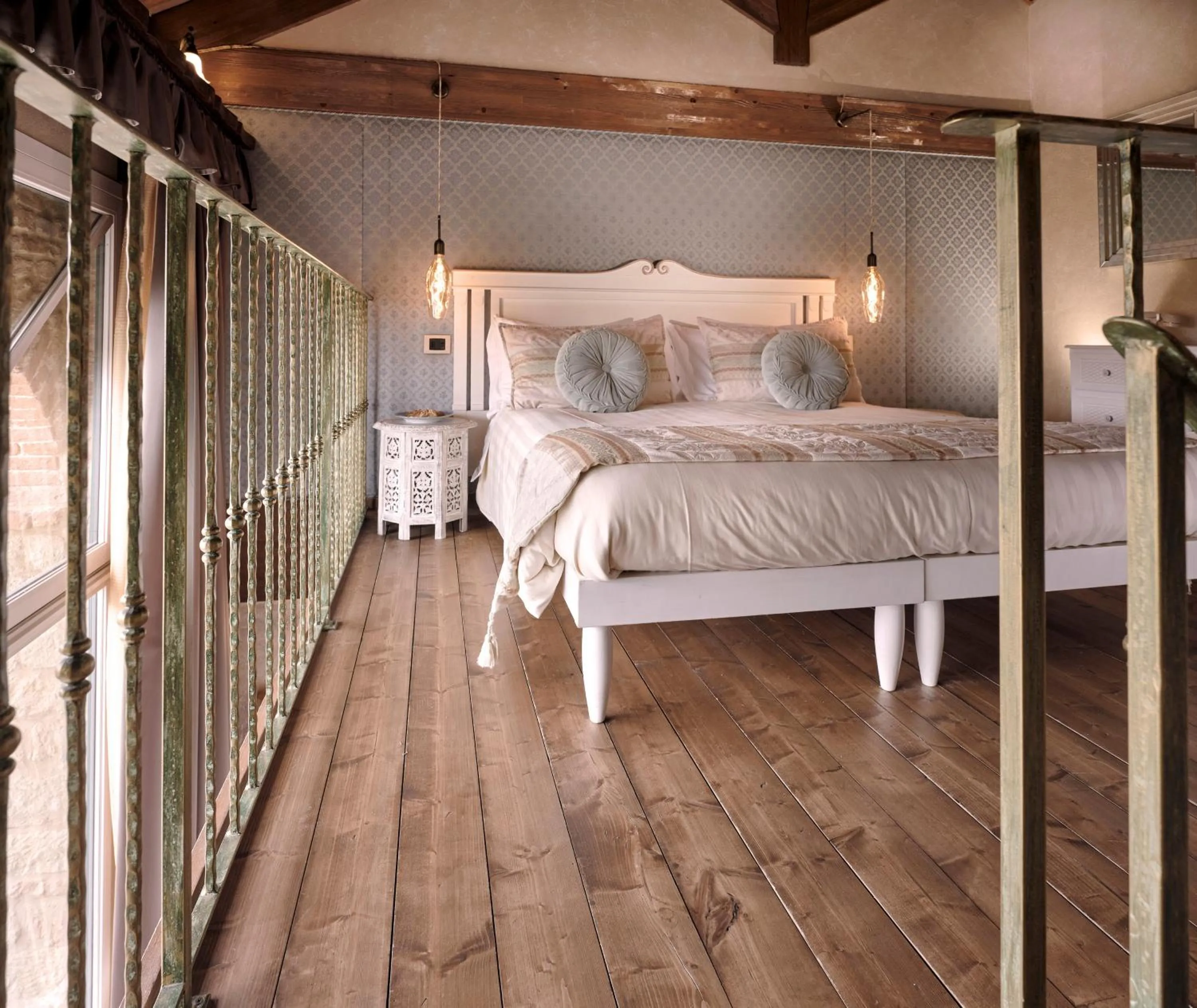 Bed in Tenuta Montemagno Relais & Wines