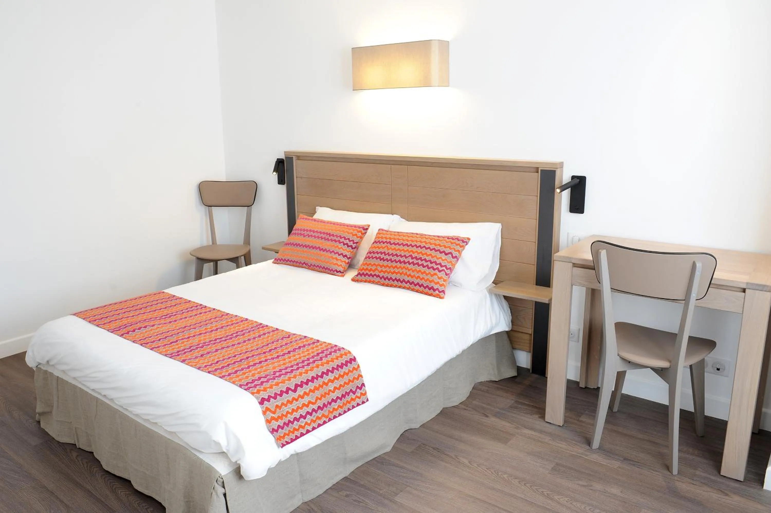 Photo of the whole room in Manexenea