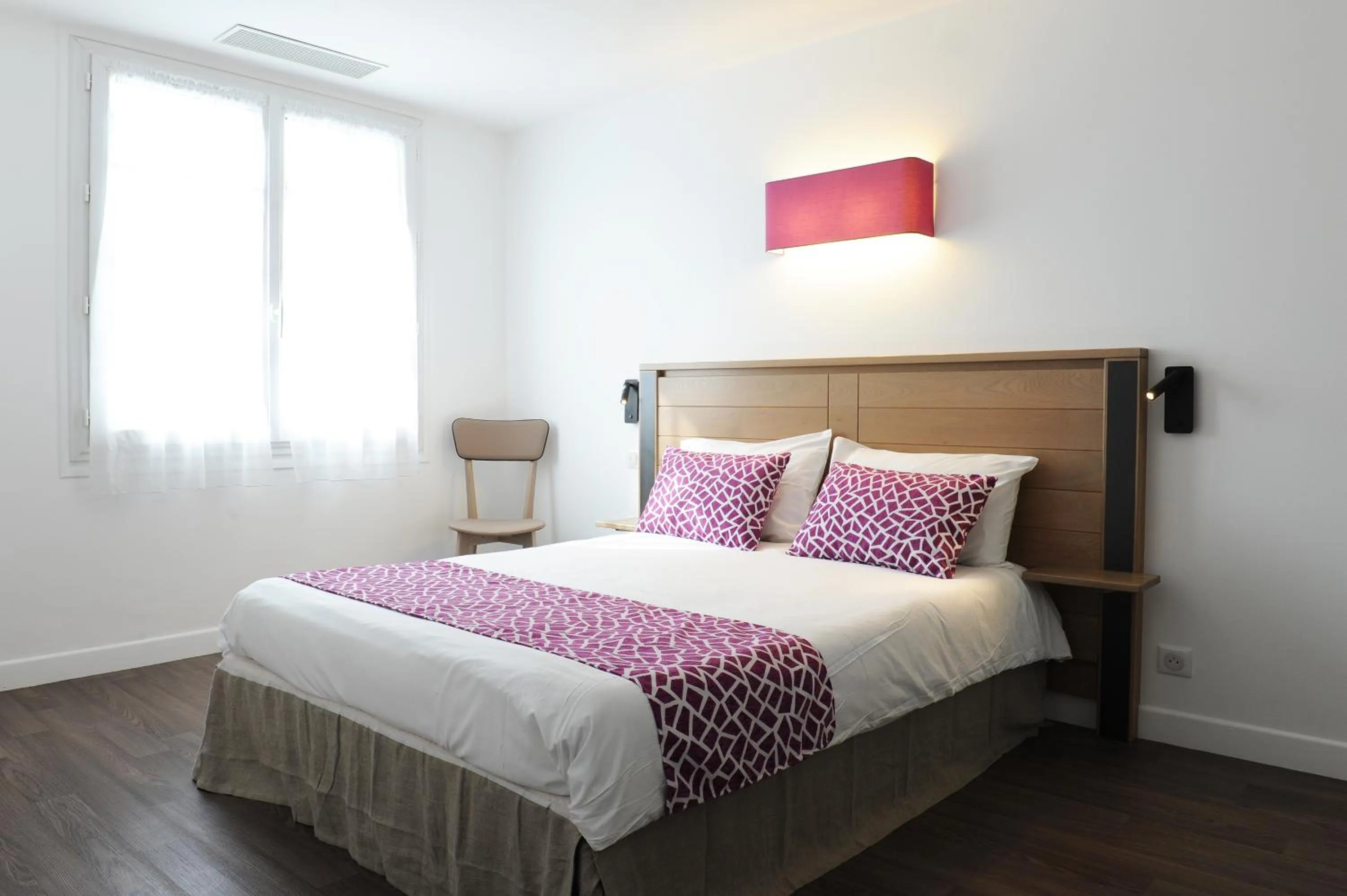 Photo of the whole room in Manexenea