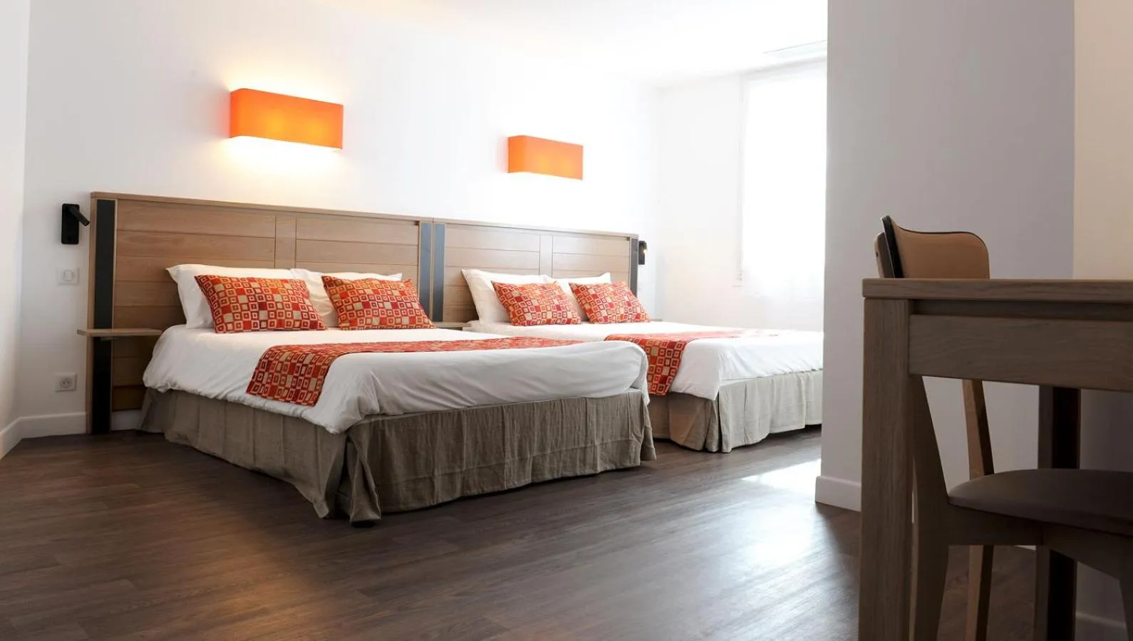 Photo of the whole room in Manexenea