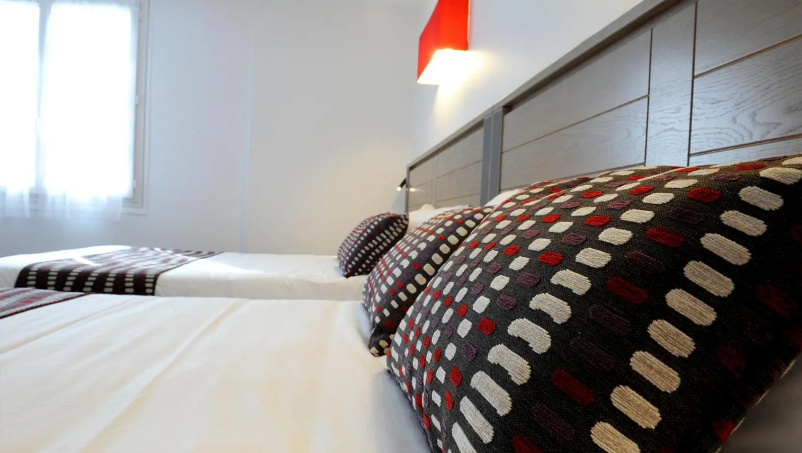 Photo of the whole room in Manexenea