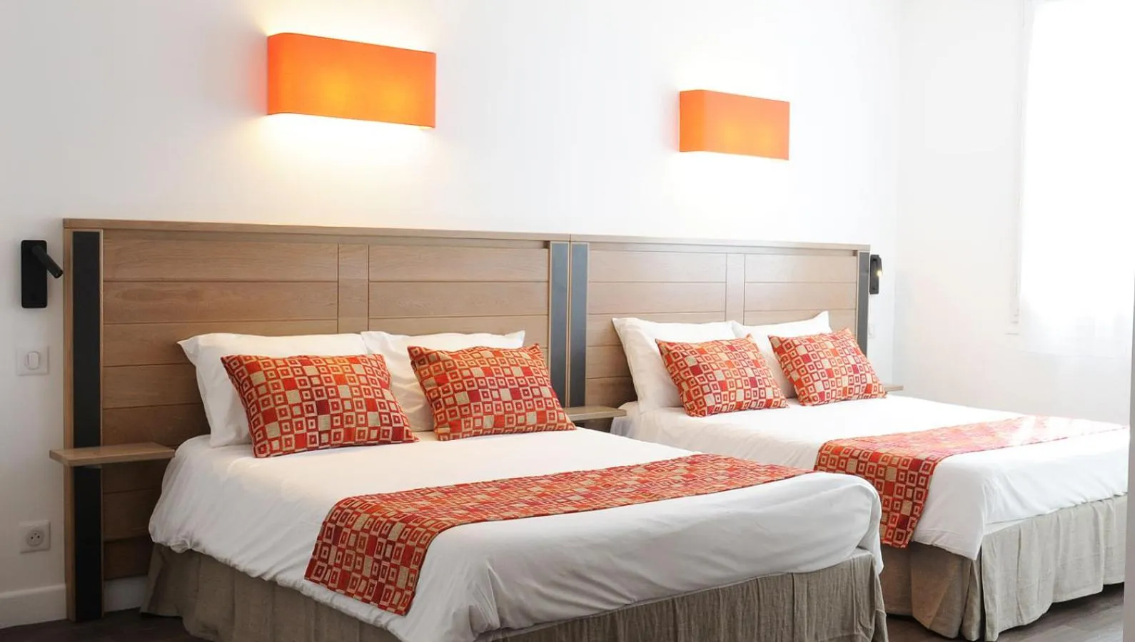 Photo of the whole room in Manexenea