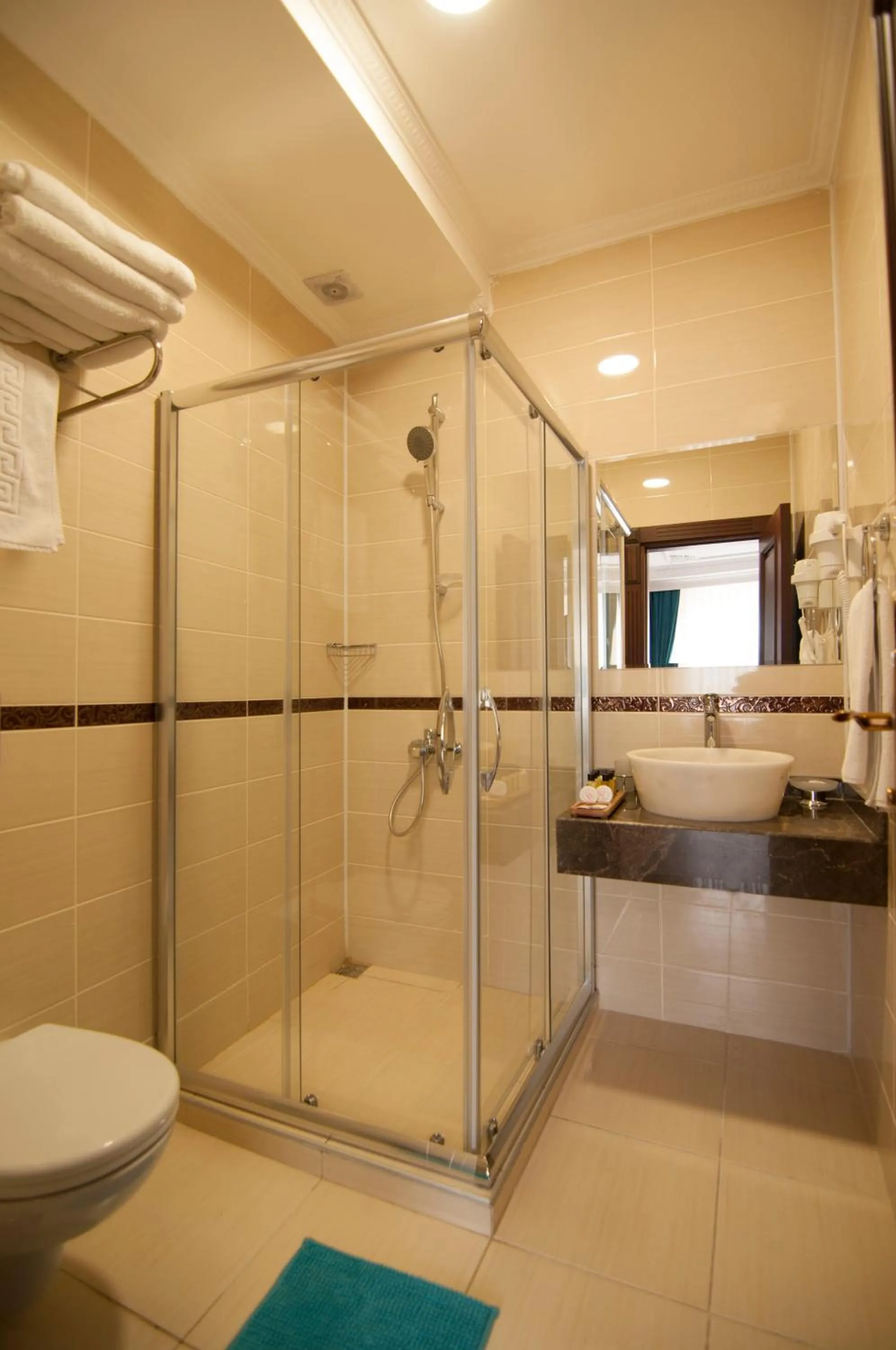 Shower in Akbiyik Suite Boutique Hotel
