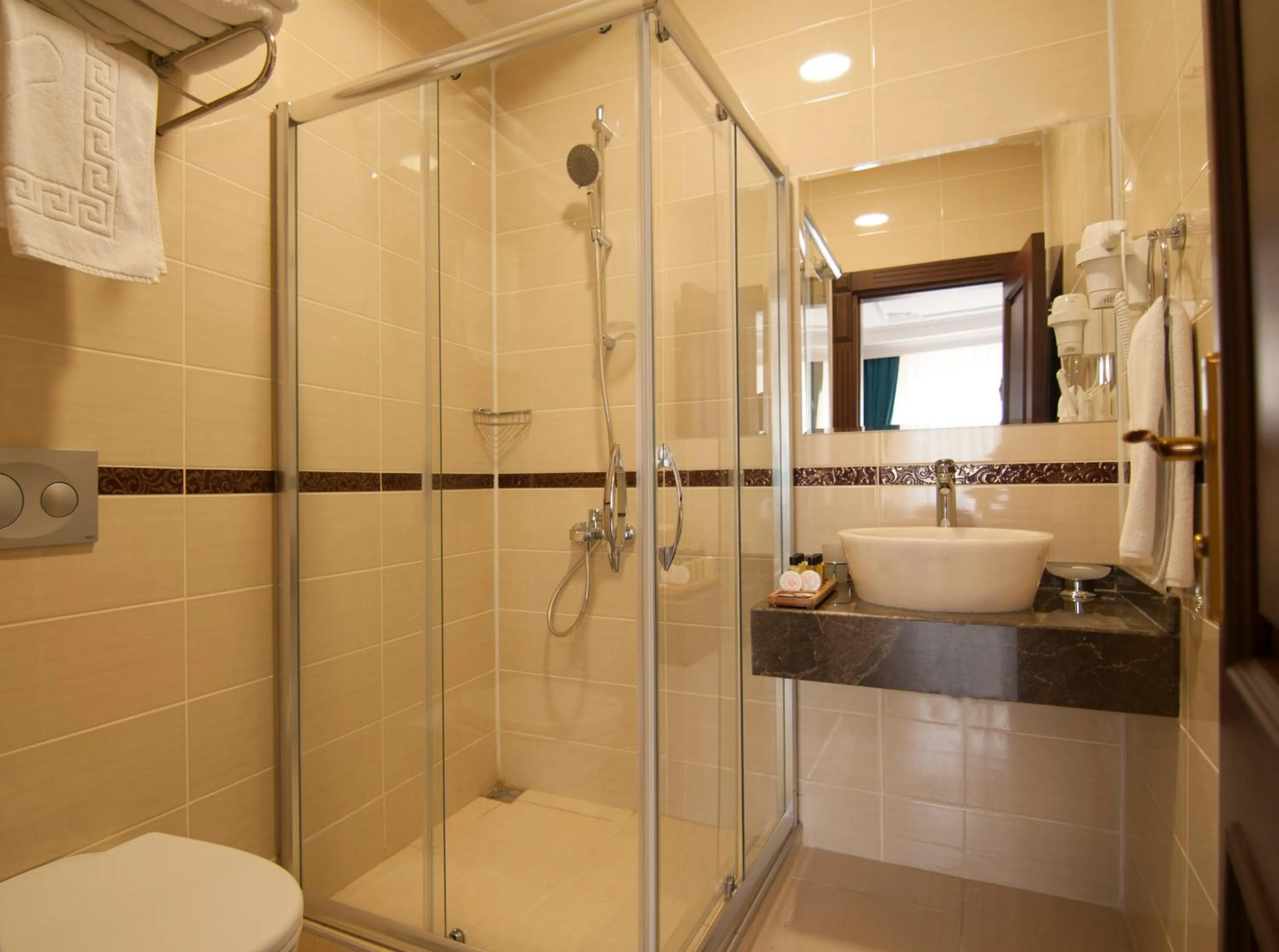 Shower in Akbiyik Suite Boutique Hotel