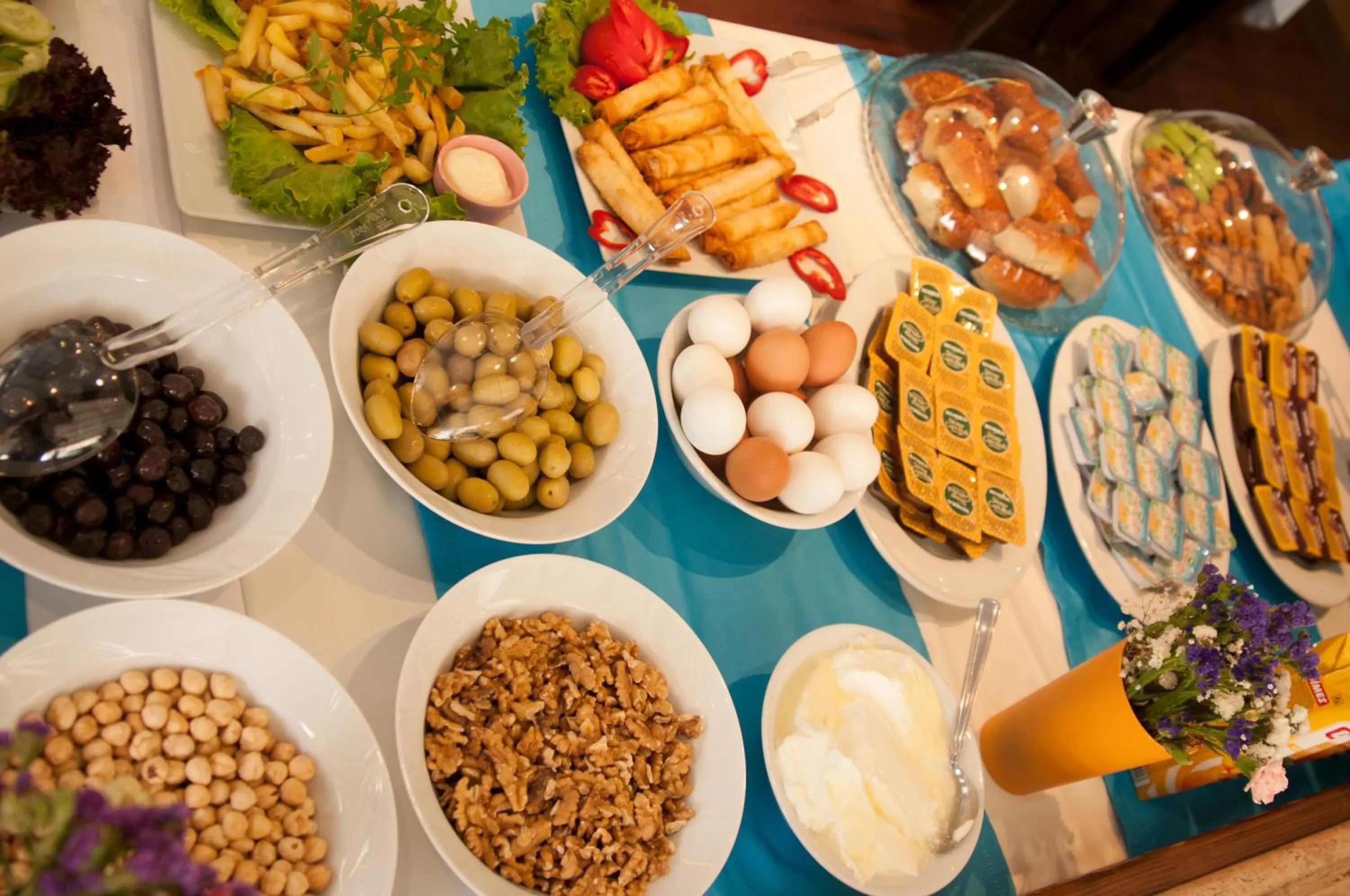 Food and drinks in Akbiyik Suite Boutique Hotel