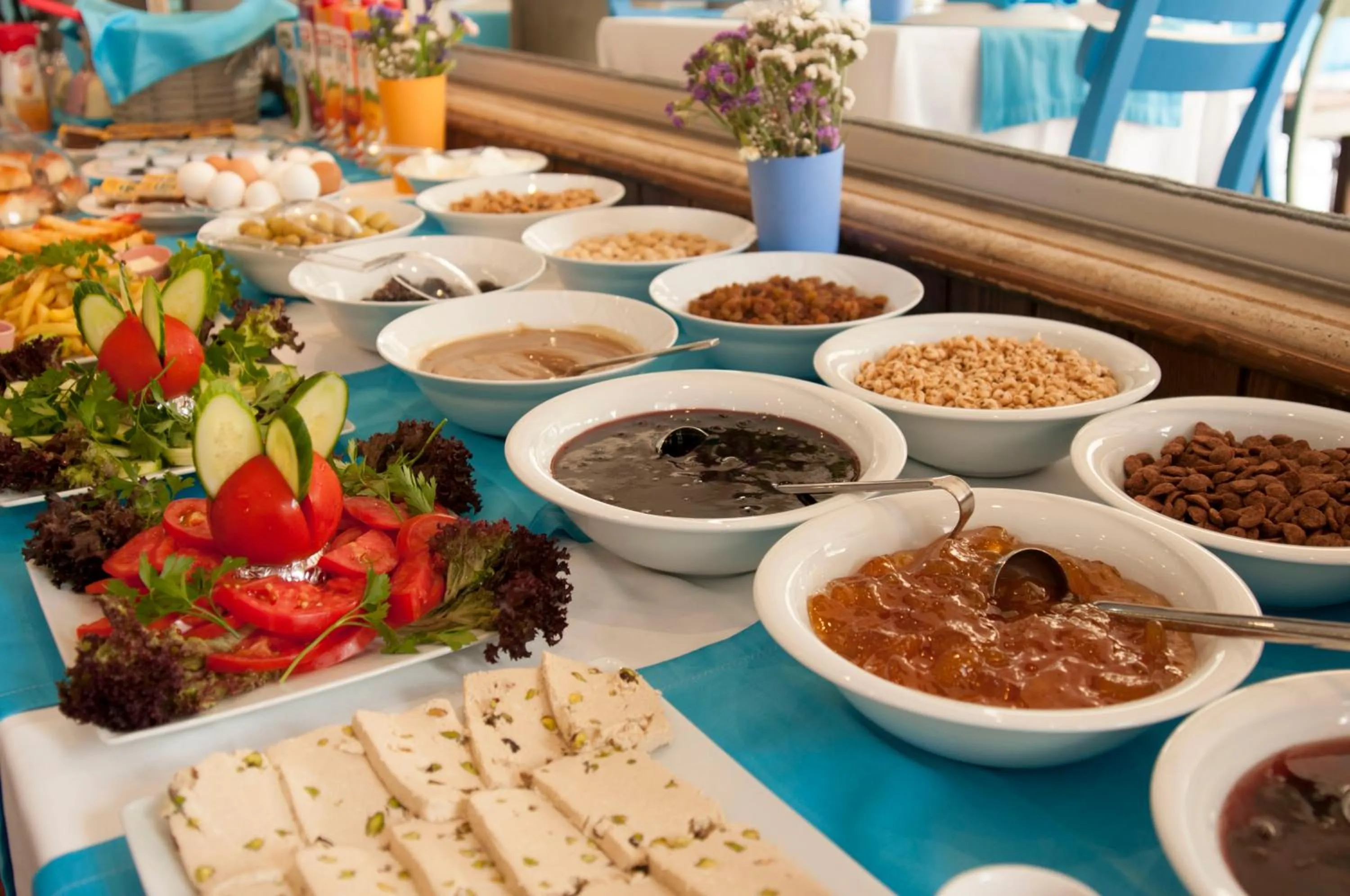 Food and drinks in Akbiyik Suite Boutique Hotel