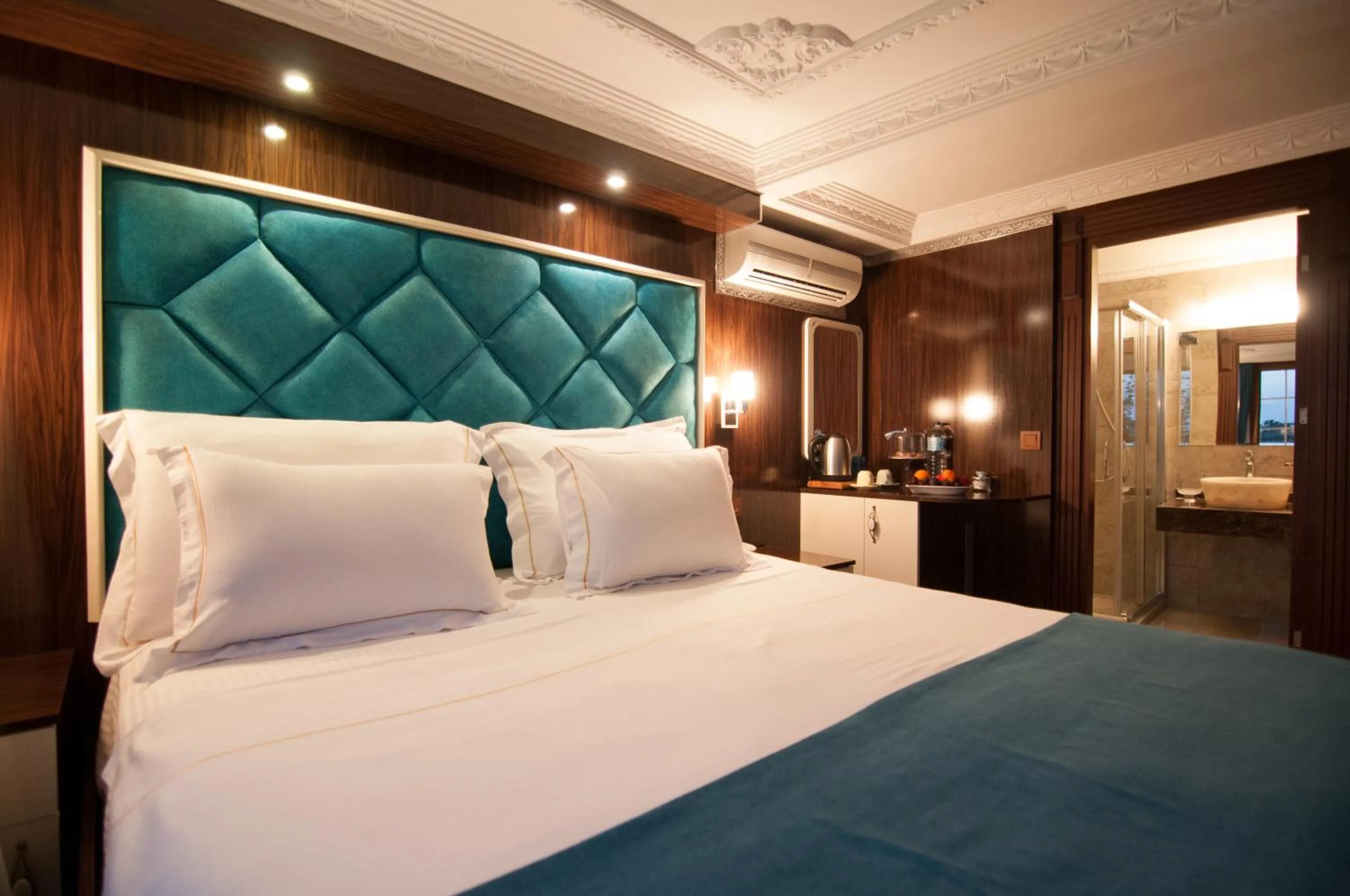 Bed in Akbiyik Suite Boutique Hotel