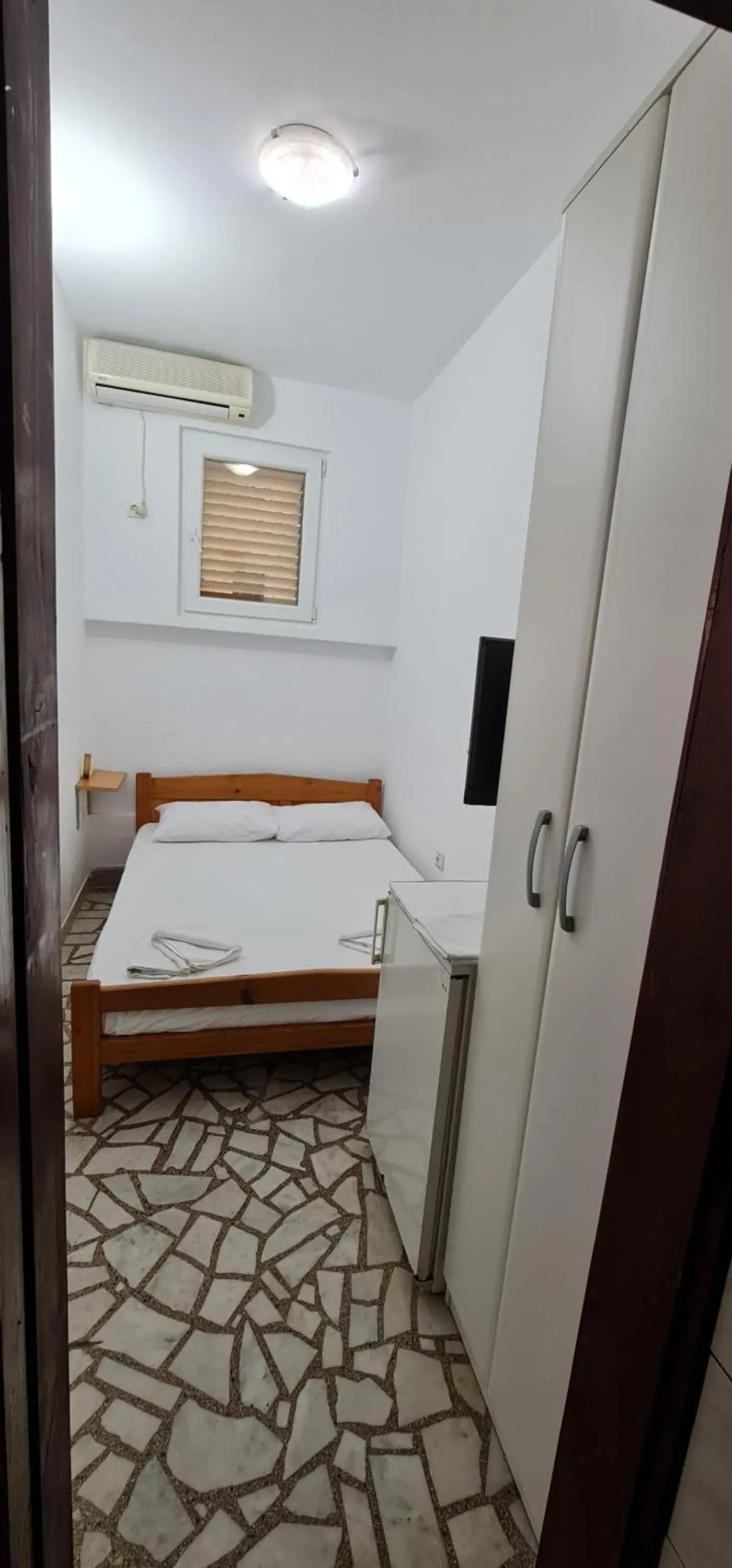 Double Room with Private Bathroom in Apartments Memidz Double Room with Private Bathroom in Apartments Memidz