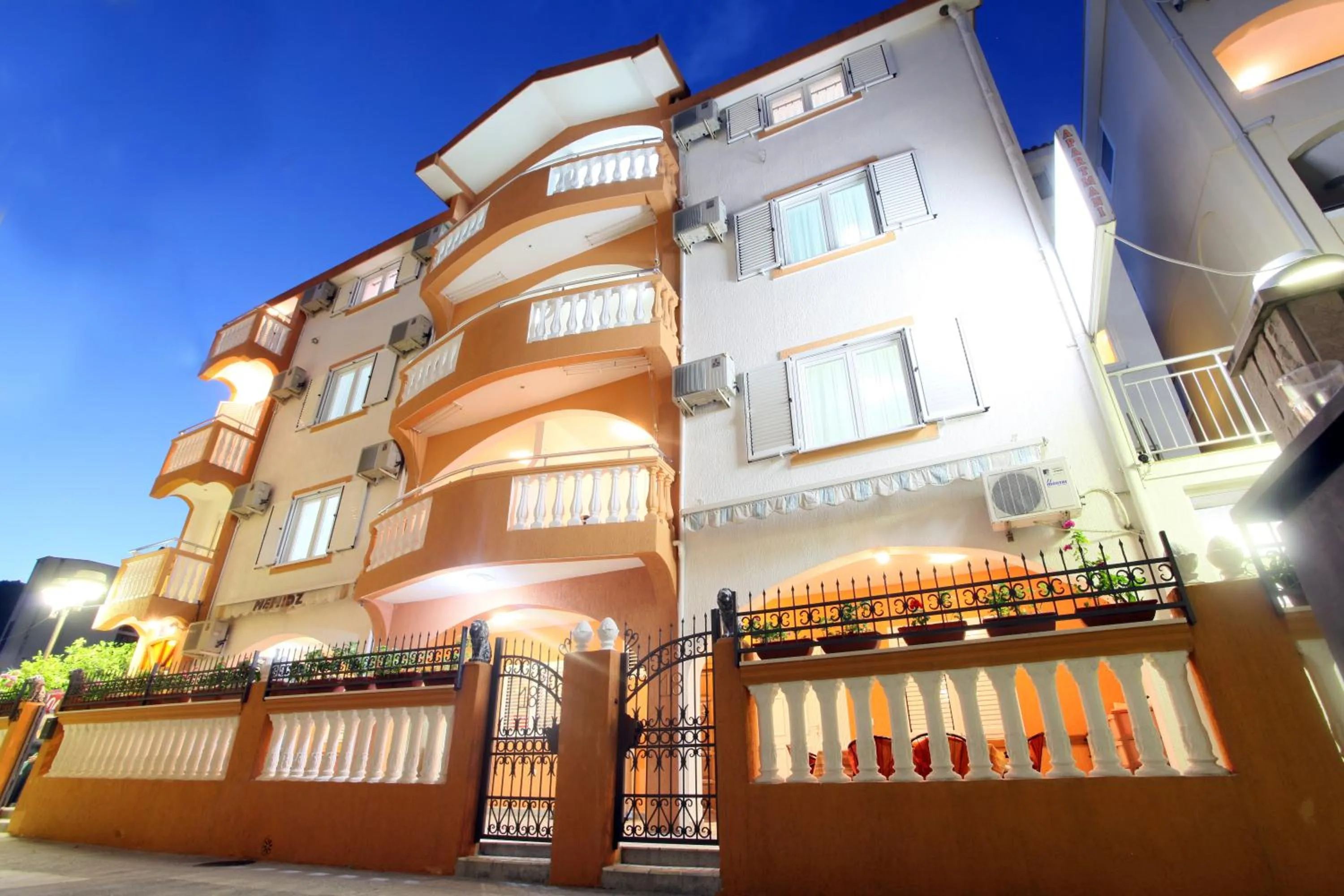 Property building in Apartments Memidz