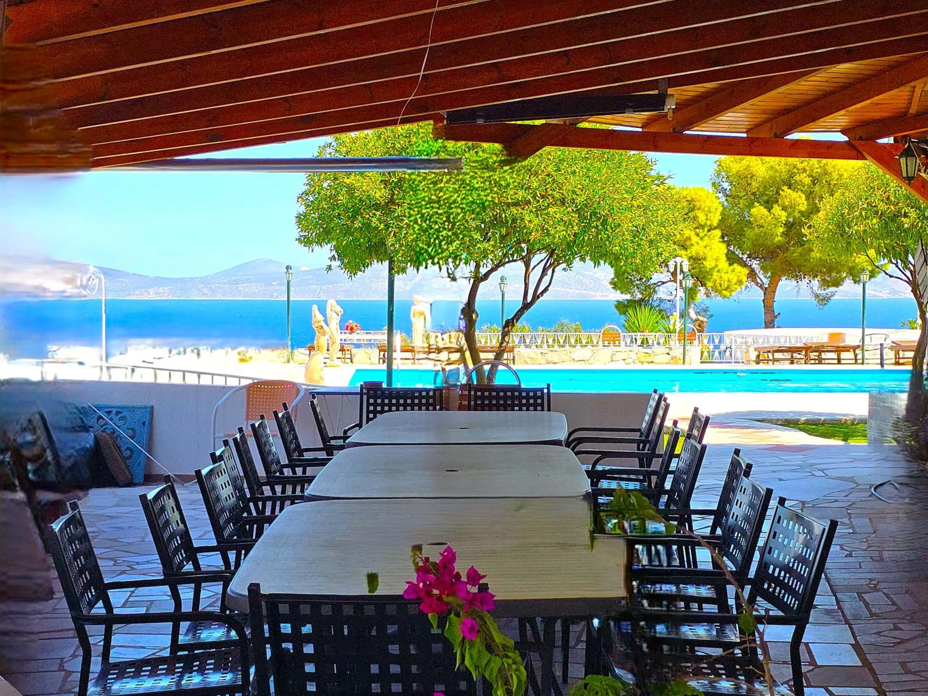 Restaurant/places to eat in Villa Agnanti Boutique