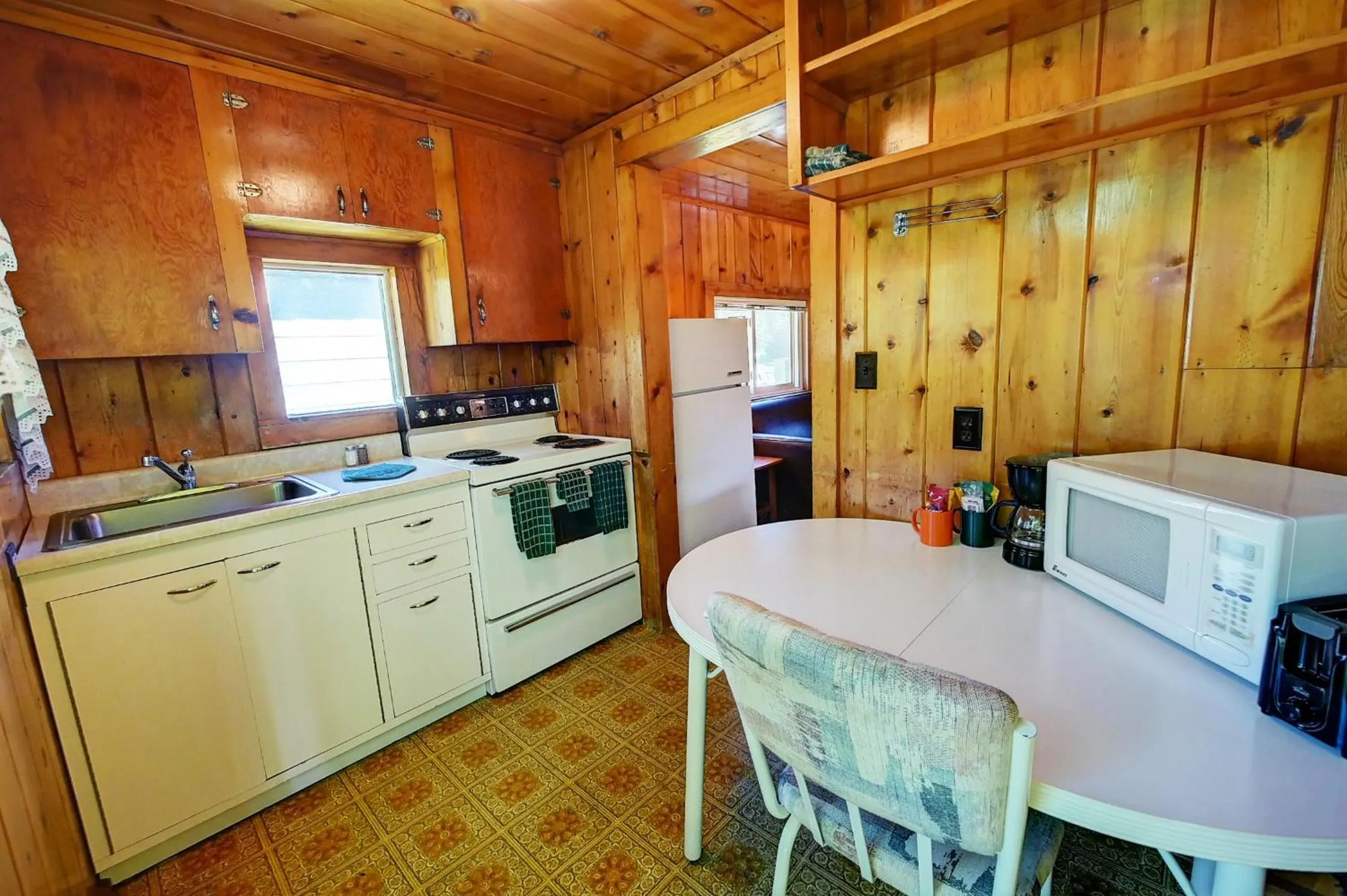 Kitchen or kitchenette in Idle A While Cabins