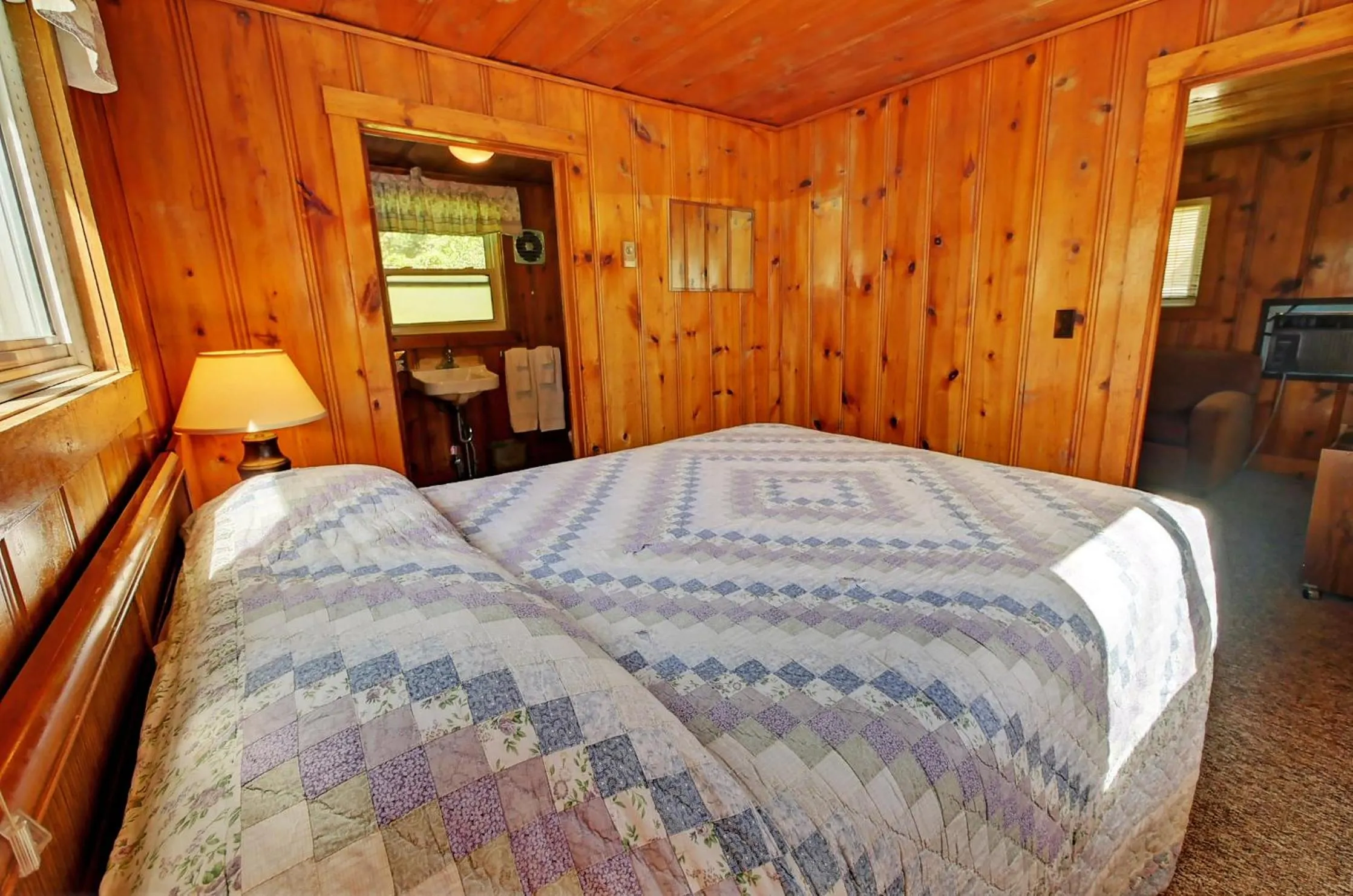 Bedroom, Bed in Idle A While Cabins