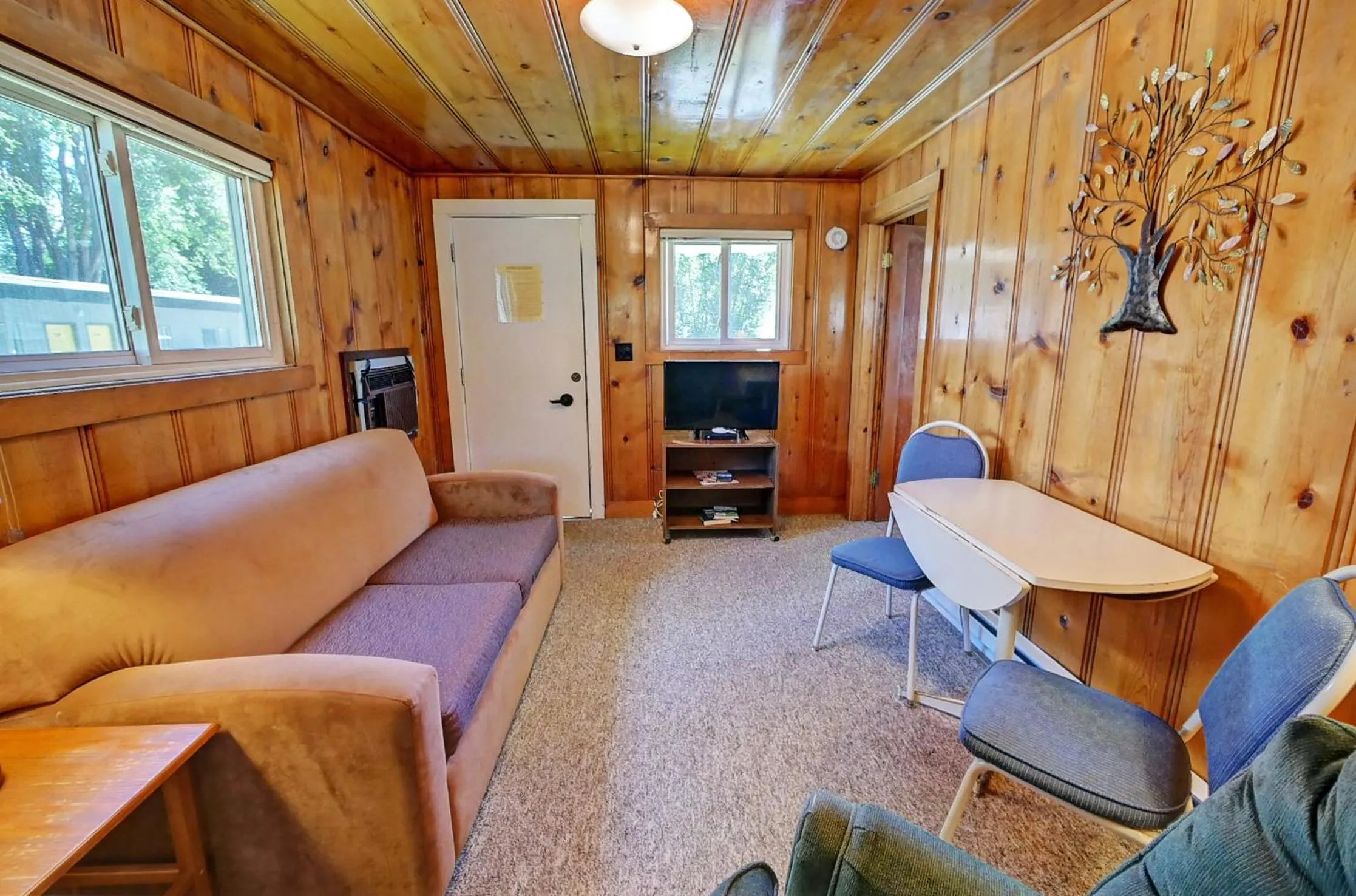 Living room in Idle A While Cabins