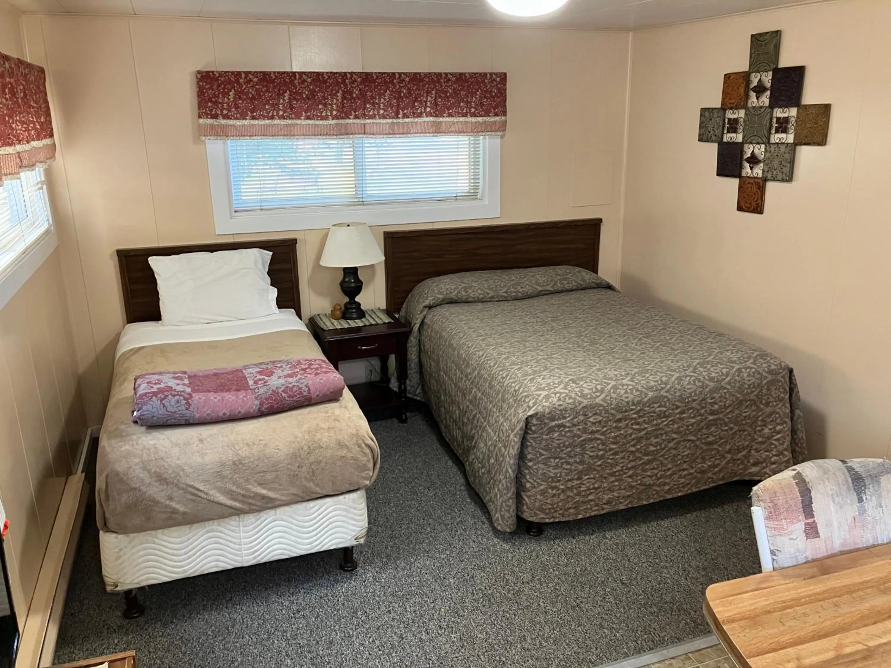 Bed in Idle A While Cabins