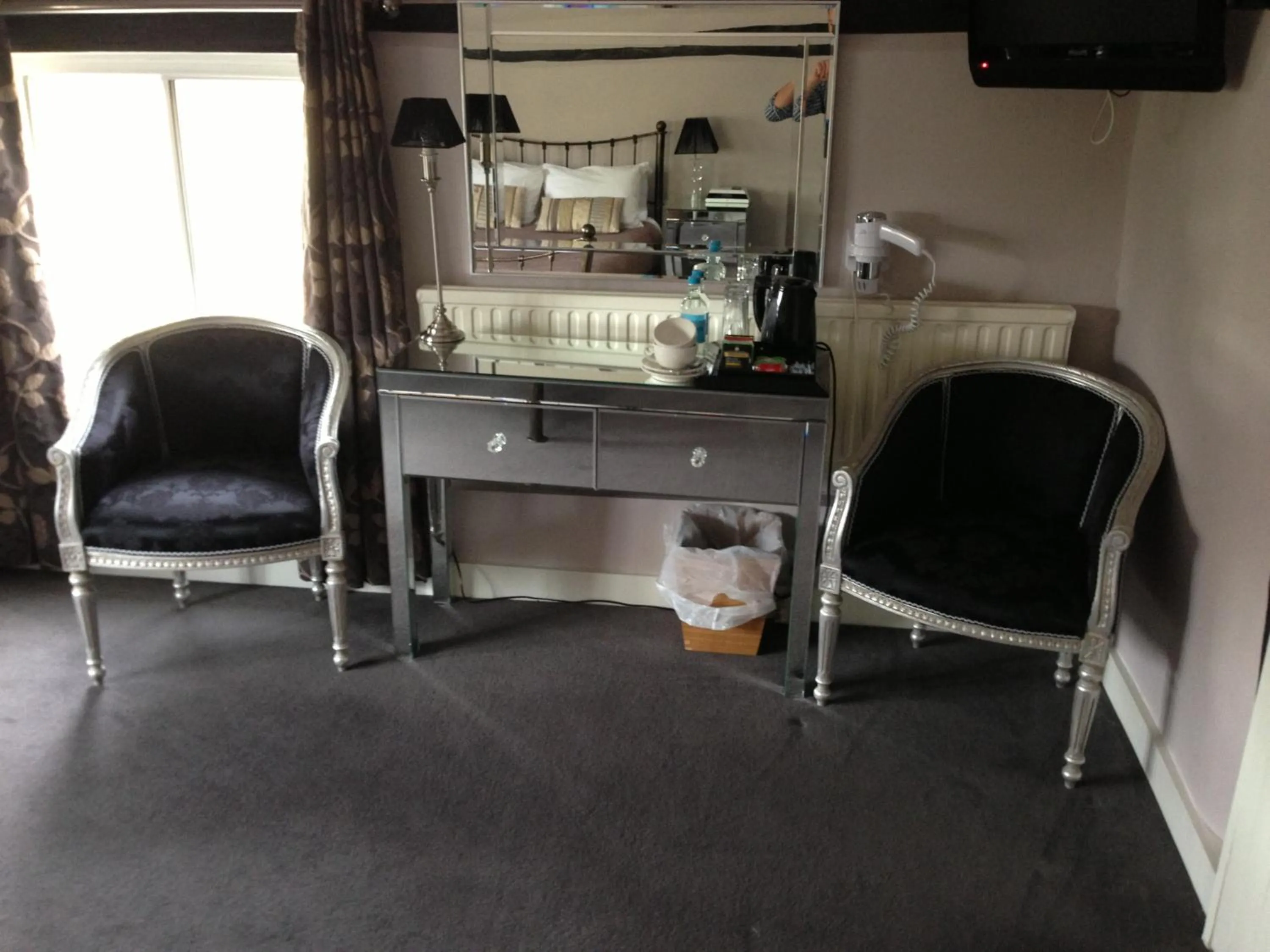 Coffee/tea facilities in The Nags Head Hotel