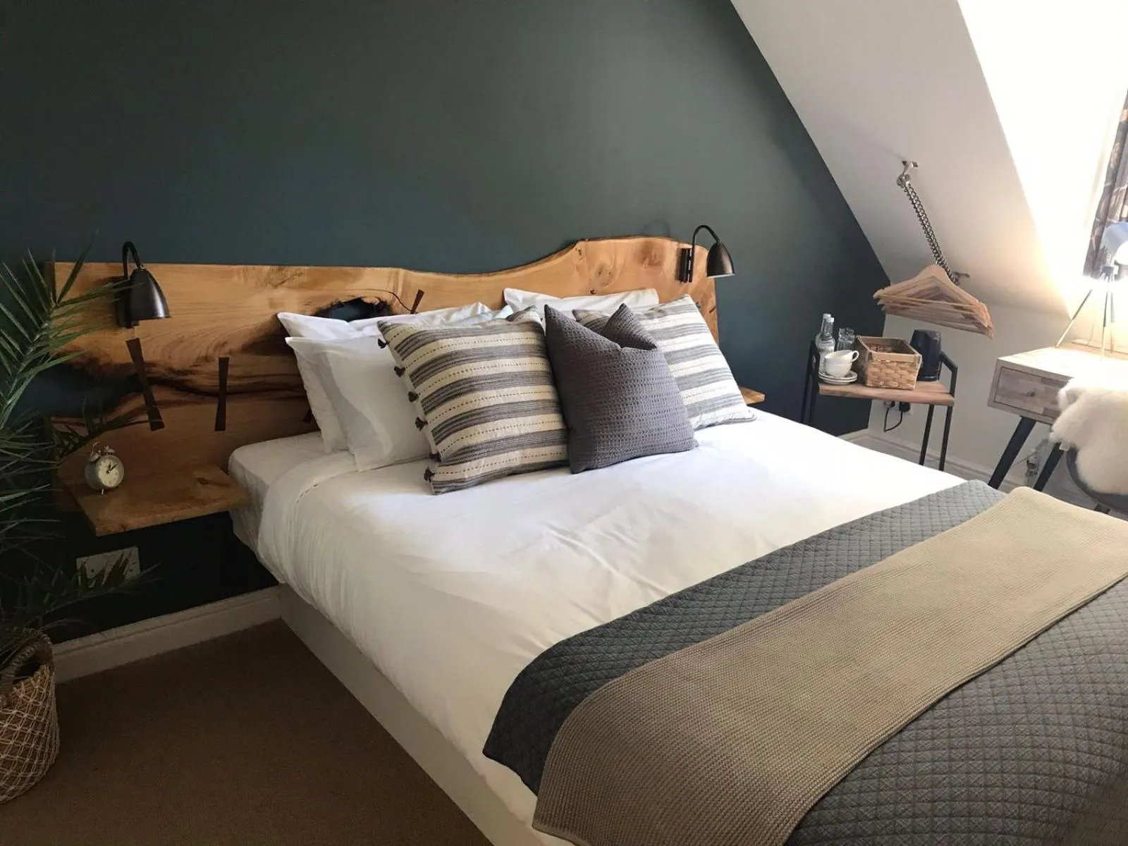 Bed in The Nags Head Hotel