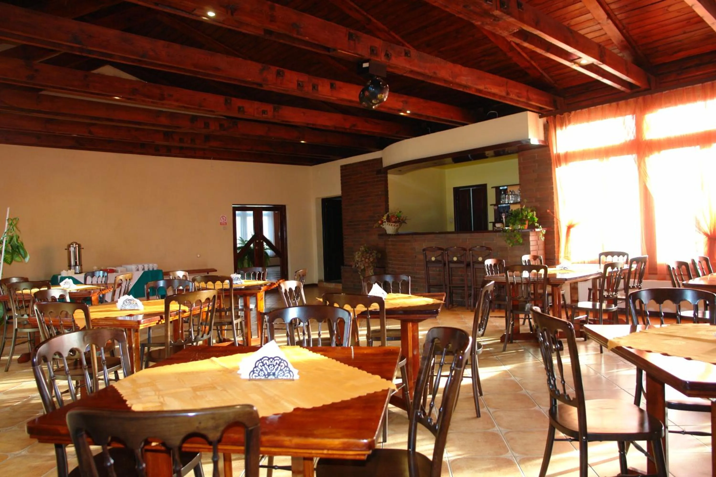 Communal lounge/ TV room in Hotel Junior