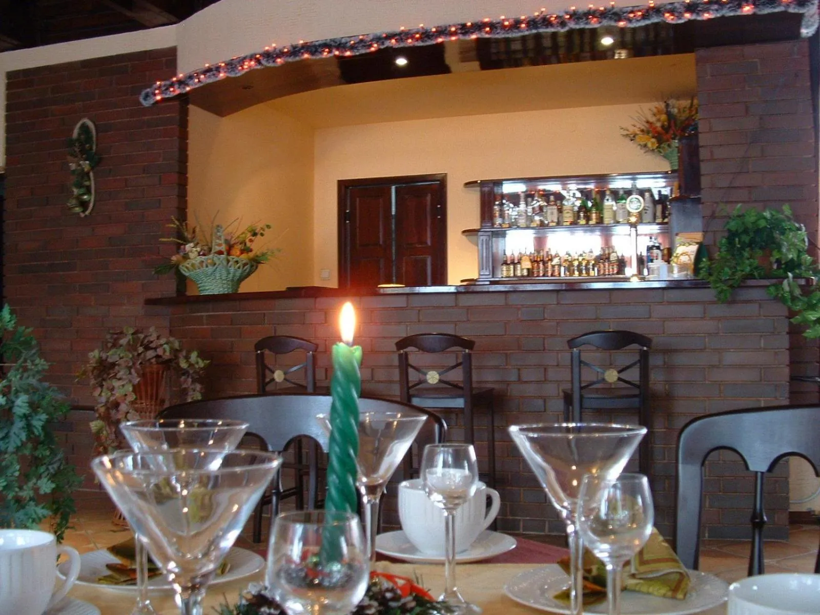 Restaurant/places to eat in Hotel Junior