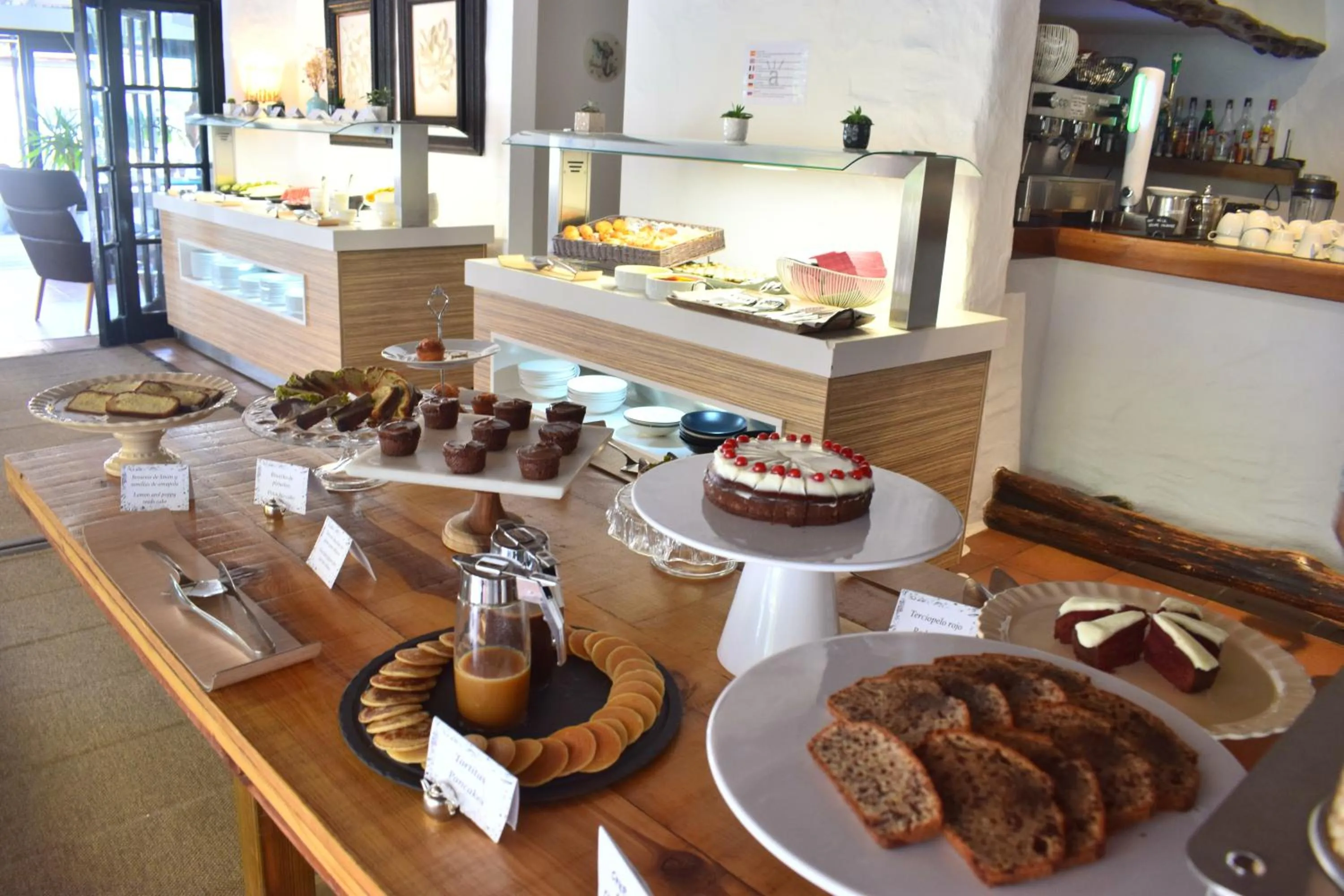 Buffet breakfast in Paraíso de los Pinos