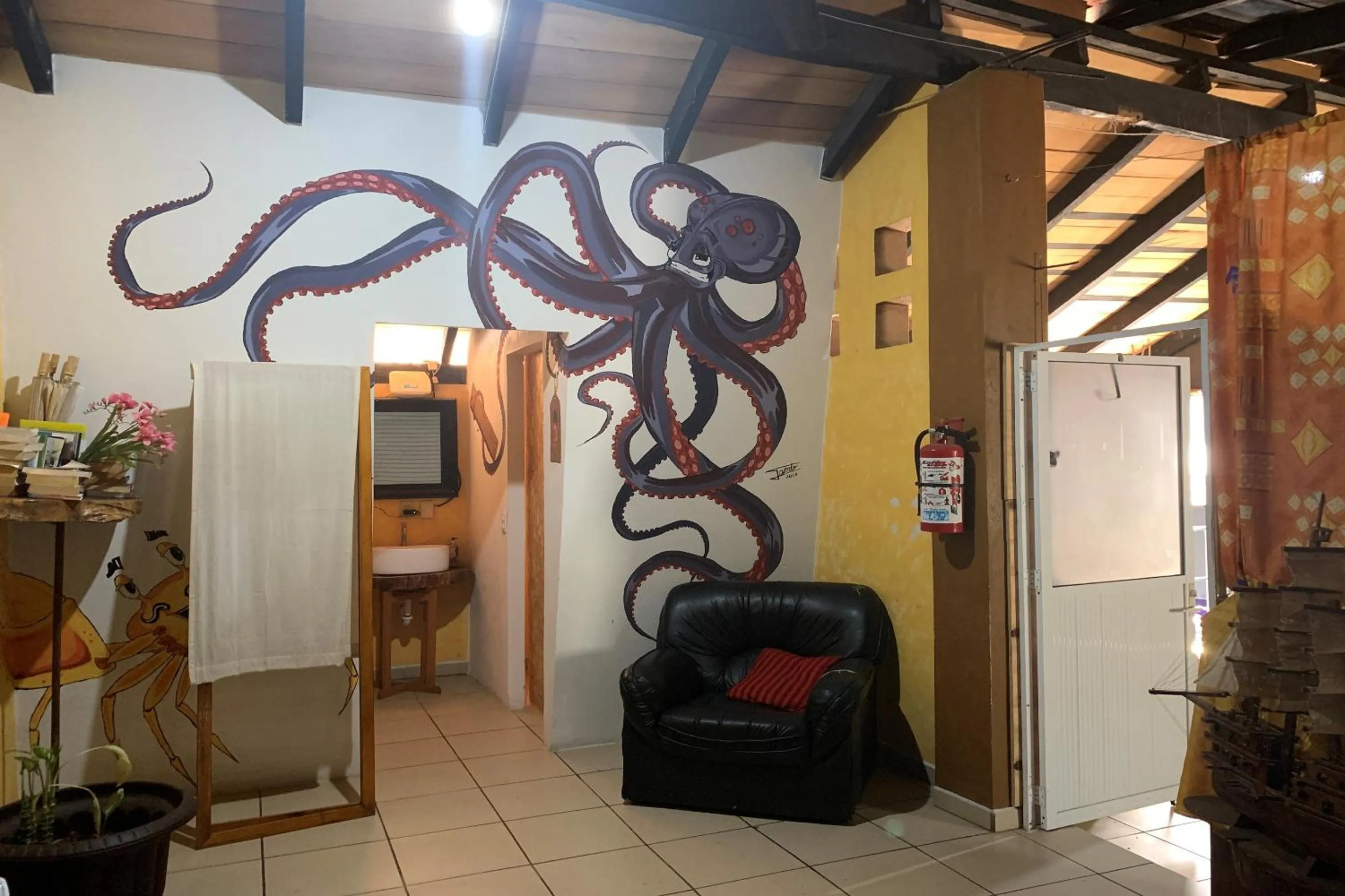 Lobby or reception, Seating Area in OYO Hotel Cannacare