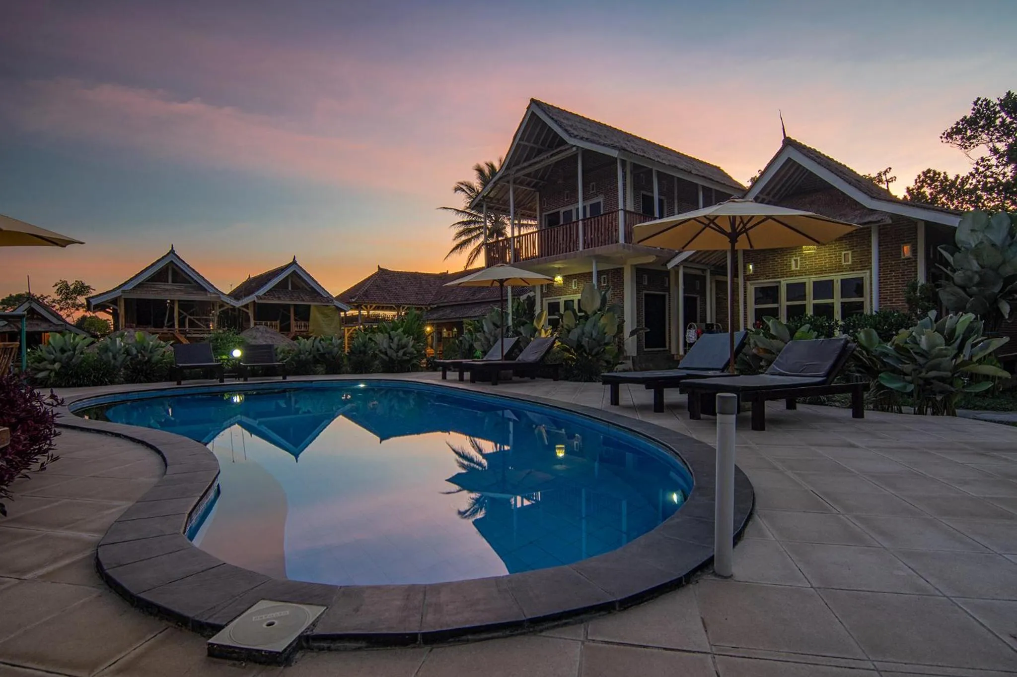 Swimming pool in Tetebatu Flush Harmony
