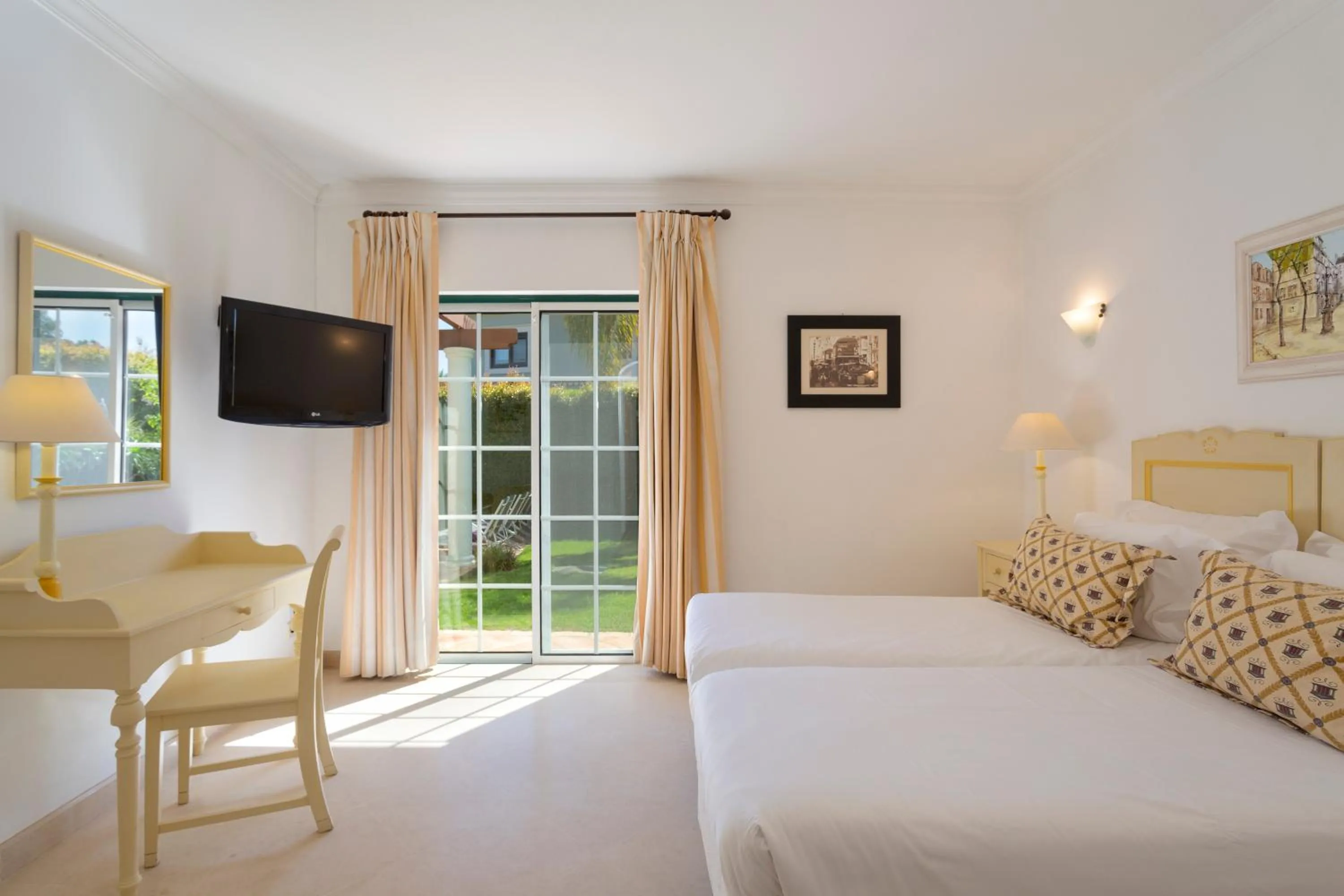 Bedroom, Bed in Martinhal Quinta Family Resort