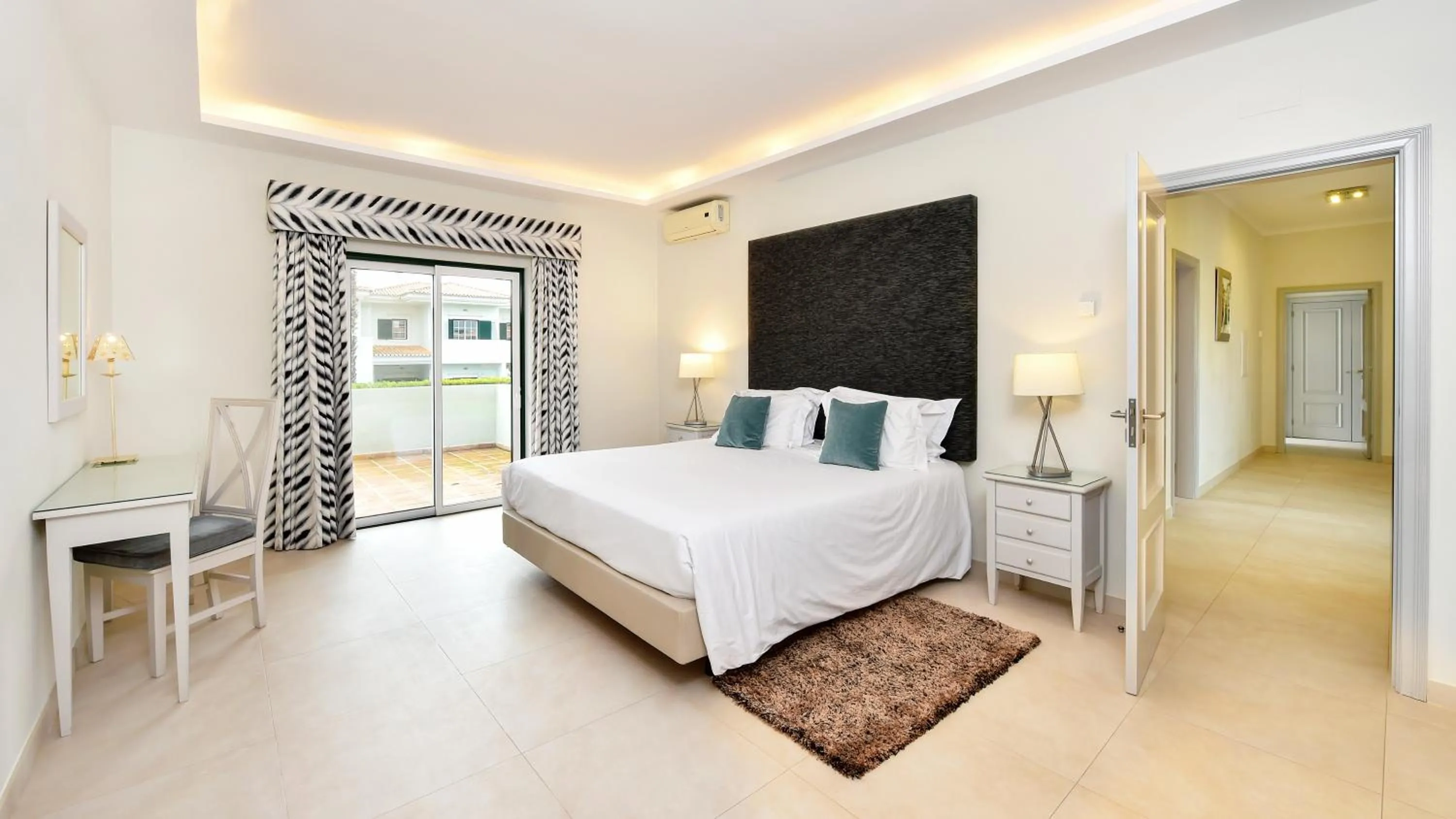 Bedroom, Bed in Martinhal Quinta Family Resort