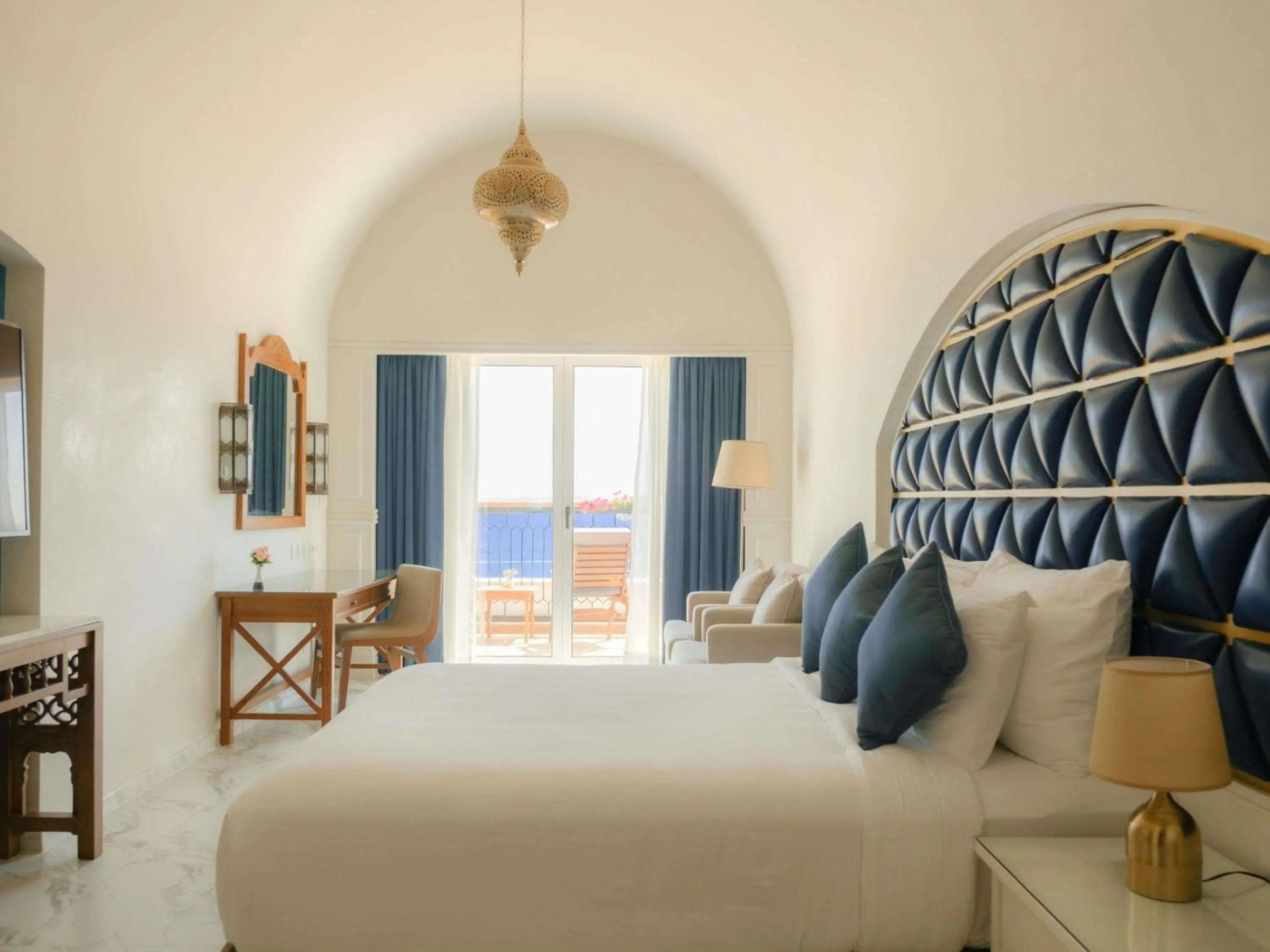 Bedroom, Bed in Movenpick Resort Sharm El Sheikh