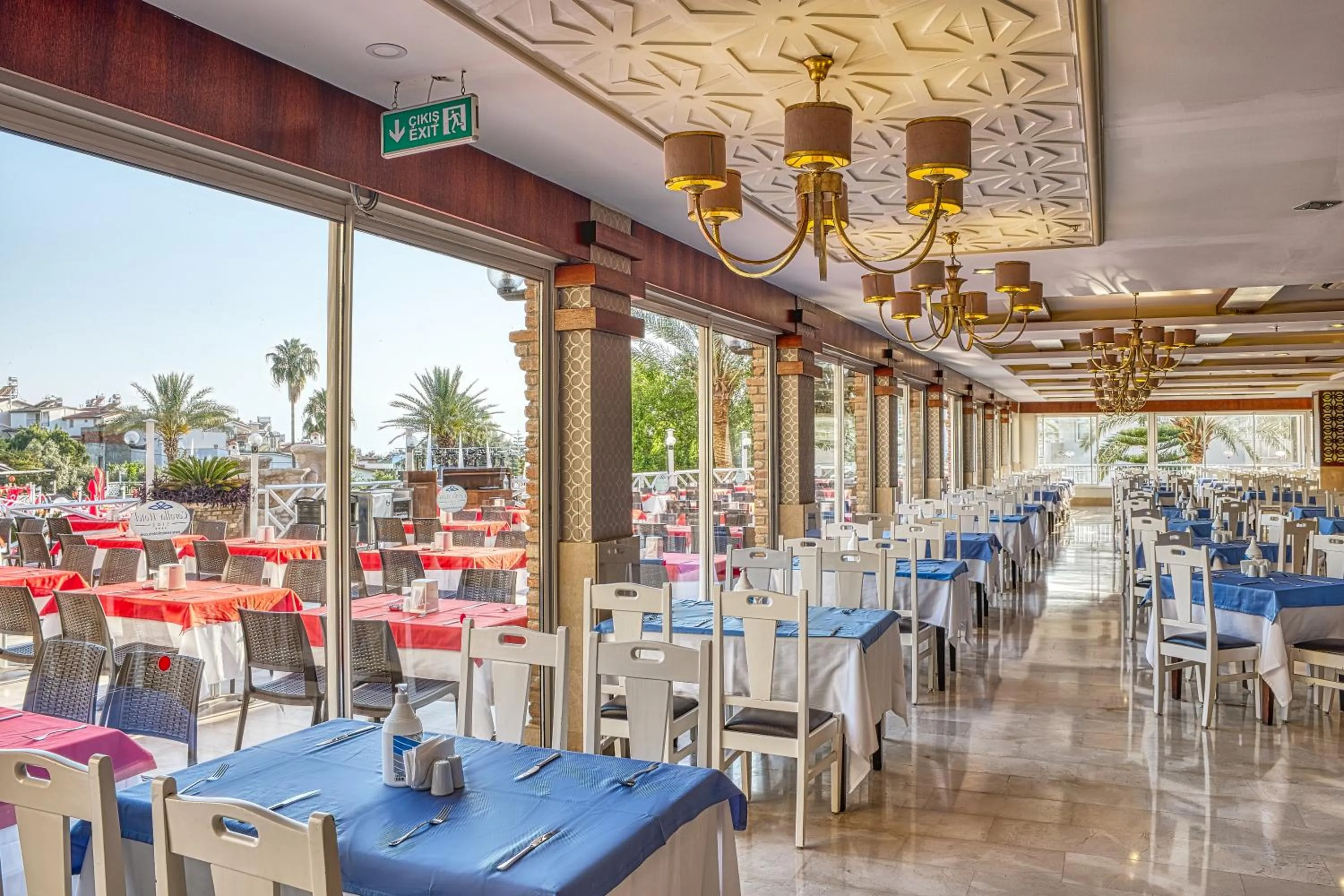 Restaurant/places to eat in Seaden Corolla Hotel